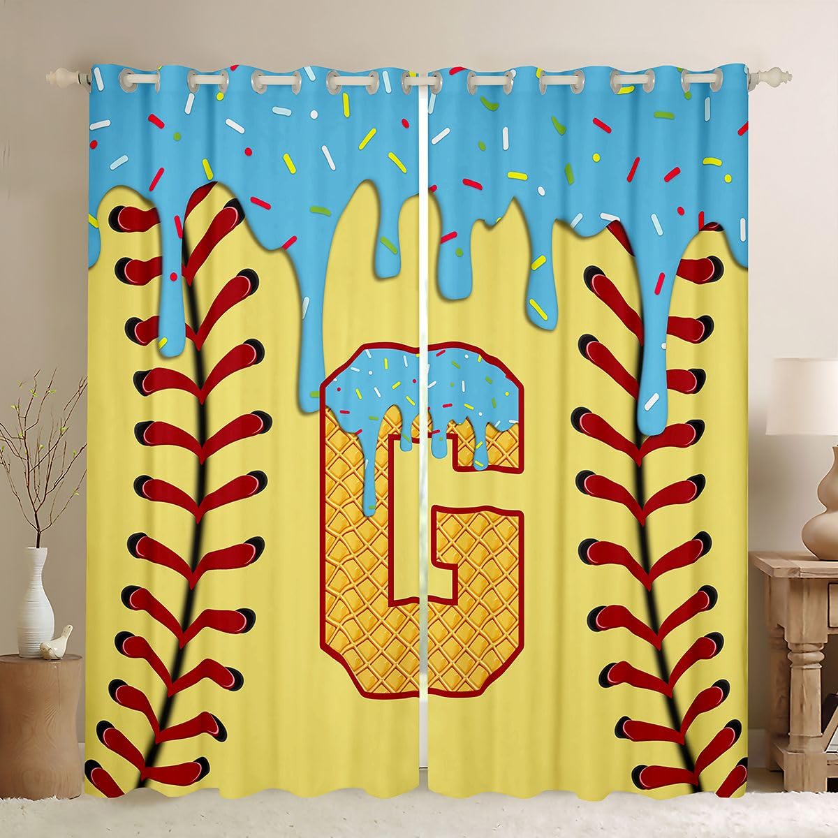 Rideaux voilage baseball sports pour créer un espace jeux dans le salon