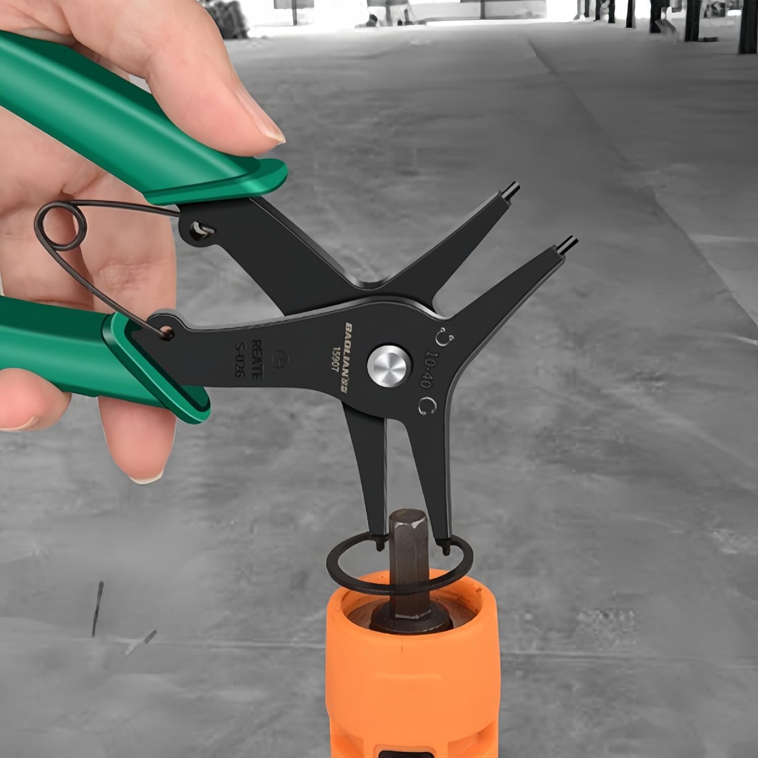 1PC Retaining Ring Pliers 10-40mm - Internal & External Spring Circlip Plier Set with Ergonomic Grip for Automotive and Machinery Maintenance, Green