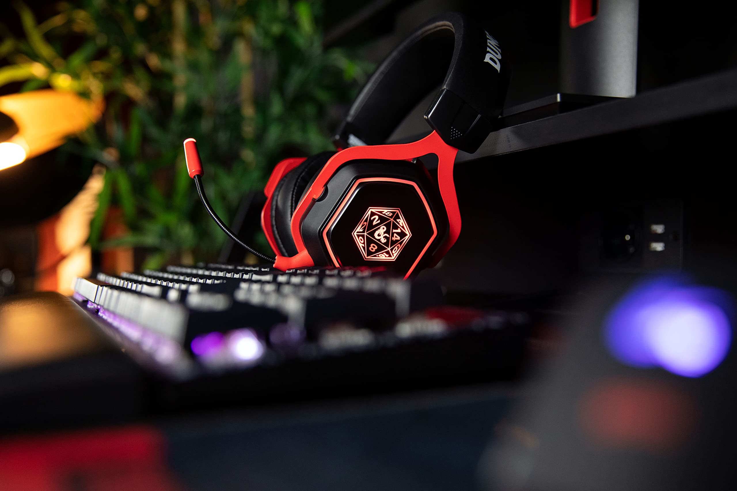 Konix Dungeons & Dragons Auriculares Gaming con Cable D20 para PC - Altavoces de 50 mm - Micrófono - Cable USB de 2 m - Retroiluminación - Negro y Rojo