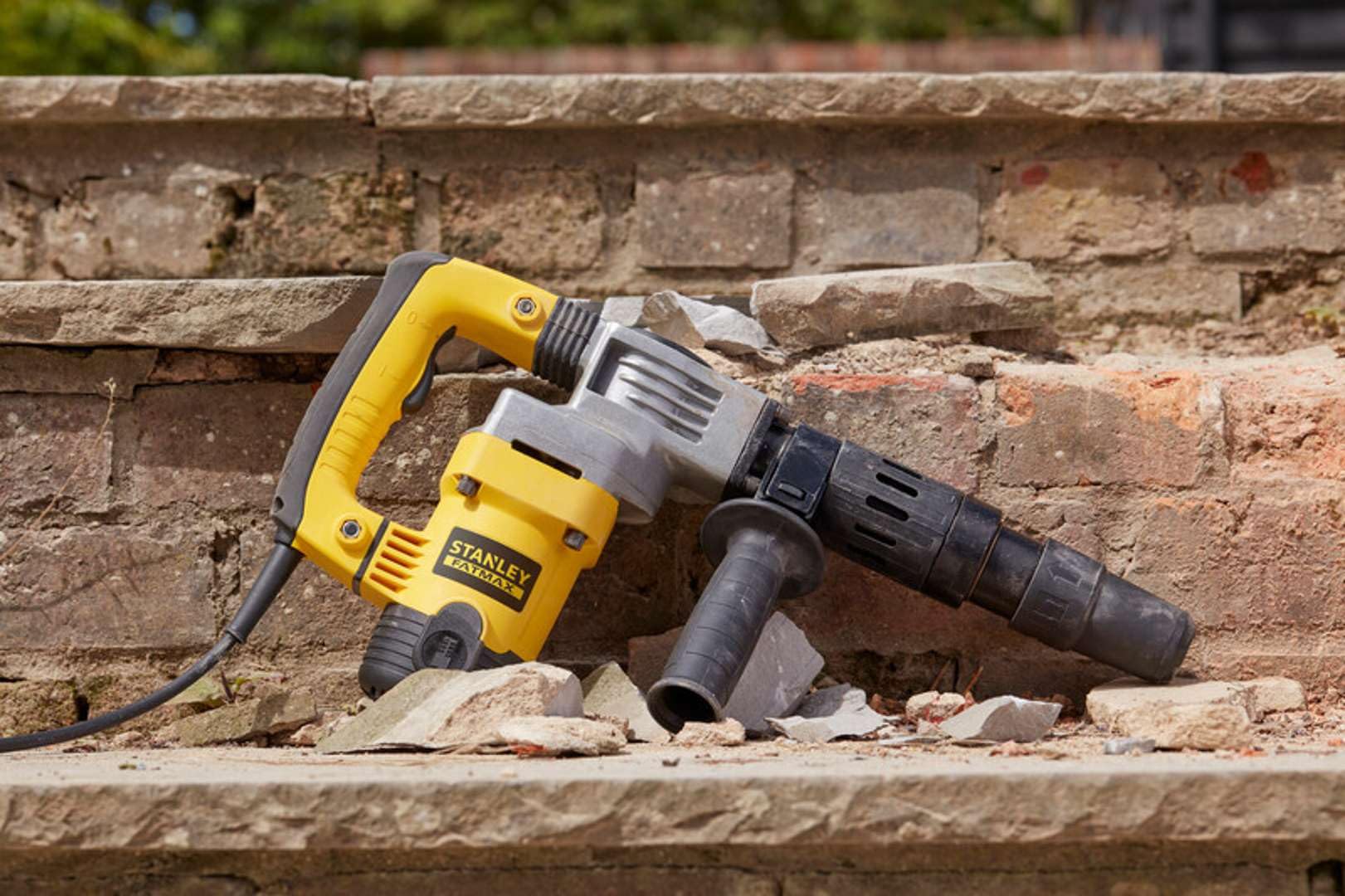 STANLEY Burineur SDS-MAX SFMEH220K-QS - 1010 W - 8,5 joules EPTA - 2900 cps/min - Mandrin SDS MAX - Niveau de Vibrations Faible 11 m/s² - Filaire et Compacte - Livrée en Mallette - Gamme FATMAX