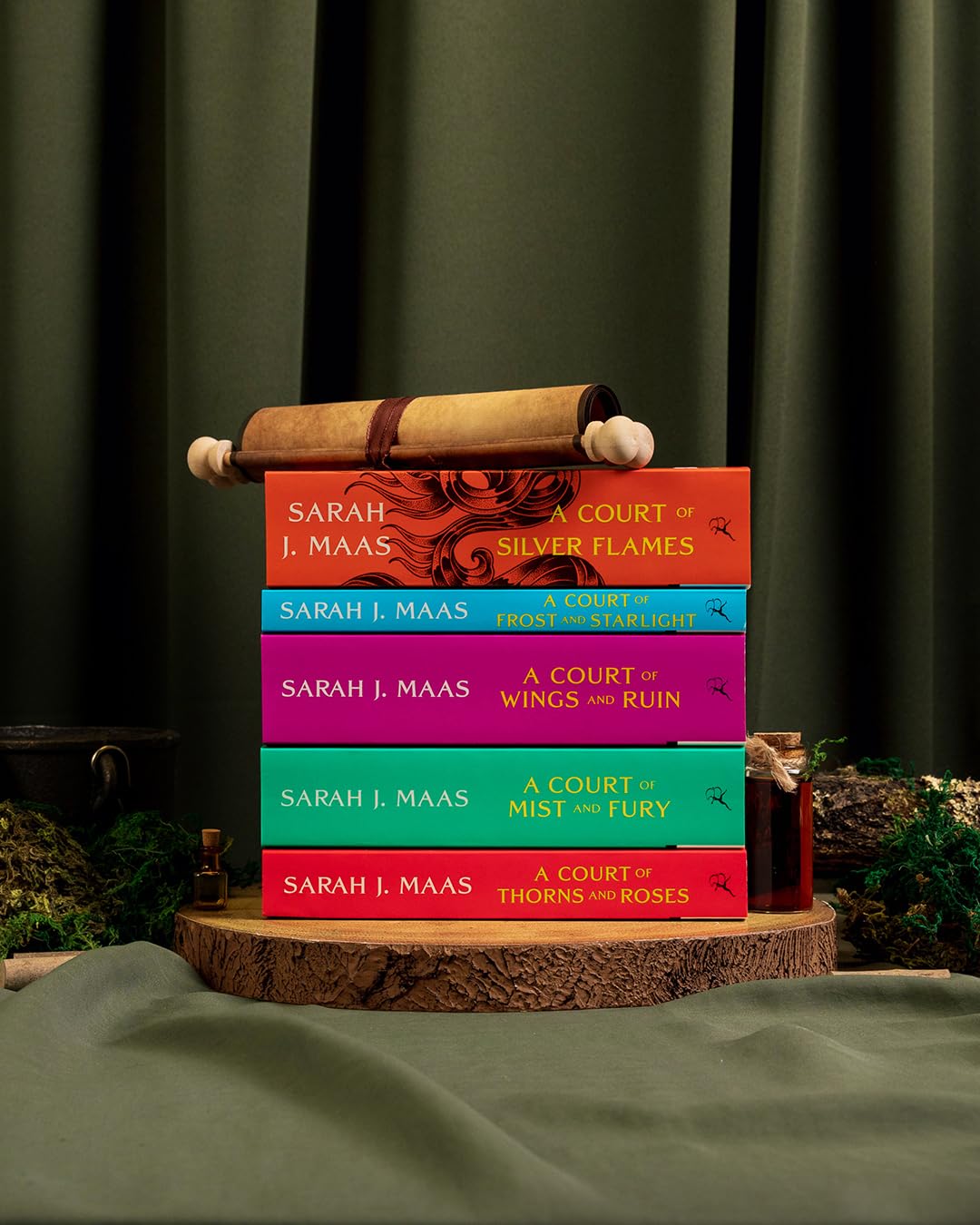 A Court of Thorns and Roses Paperback Box Set (5 books)