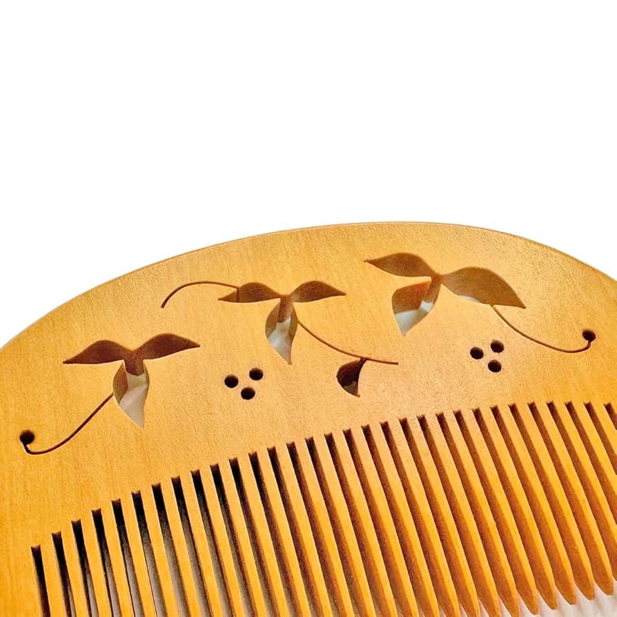 Amazon | 本つげ 上質仕上げ 半月 ツタ透かし彫り とかし櫛