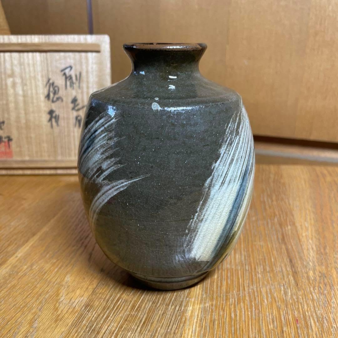 琉球 壷屋焼 金城次郎 刷毛目徳利 共箱