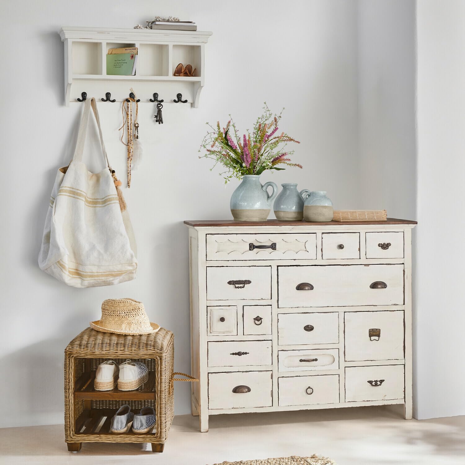 Loberon Gualado Mobiletto per l'ingresso - Legno di Mango con Finitura Anticata - Autentico Stile Country, Bianco Antico