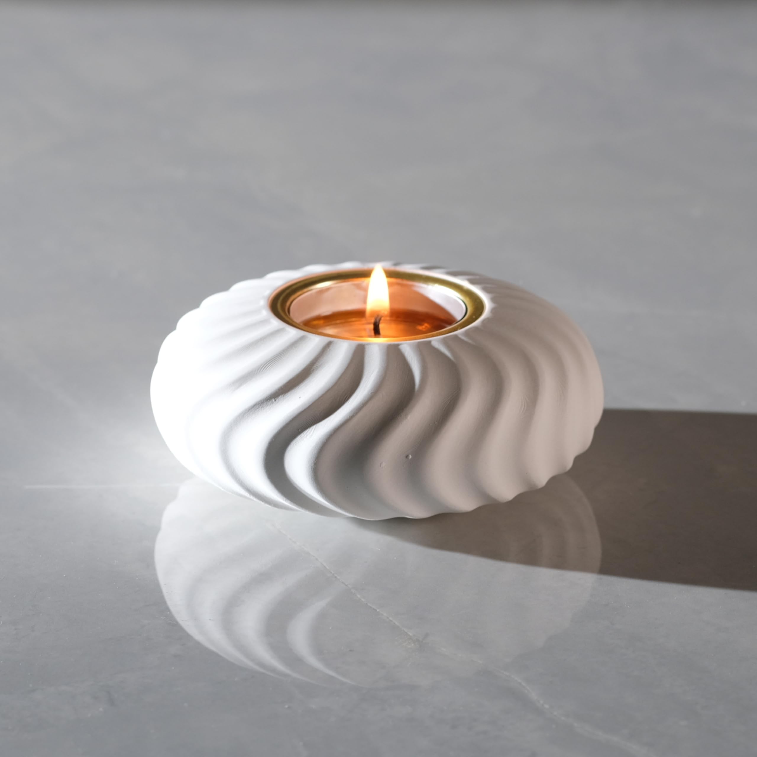 ICNBUYS Twizzle Twist Tealight Holder, Decorative Tealight Holder for Table Display, Unique Home Décor Aesthetic, Housewarming Gift, Spiral Sculpture