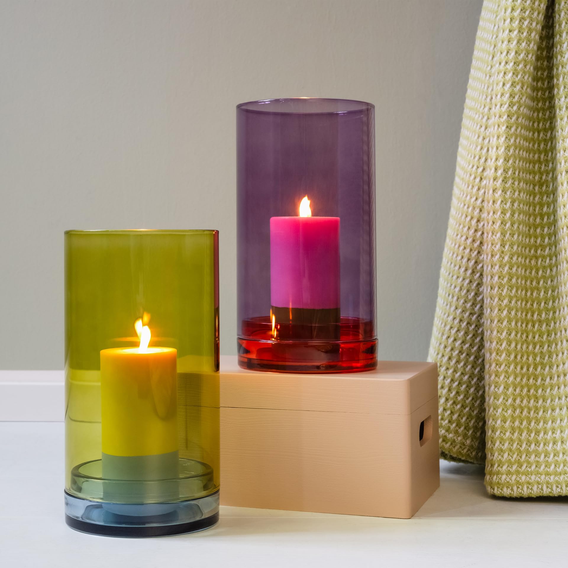 REMEMBER Windlicht groß Lucius violett, H 28 cm, Ø 15 cm – Großes dekoratives Glas Windlicht für Kerzen, stilvolle Wohn- und Tischdekoration