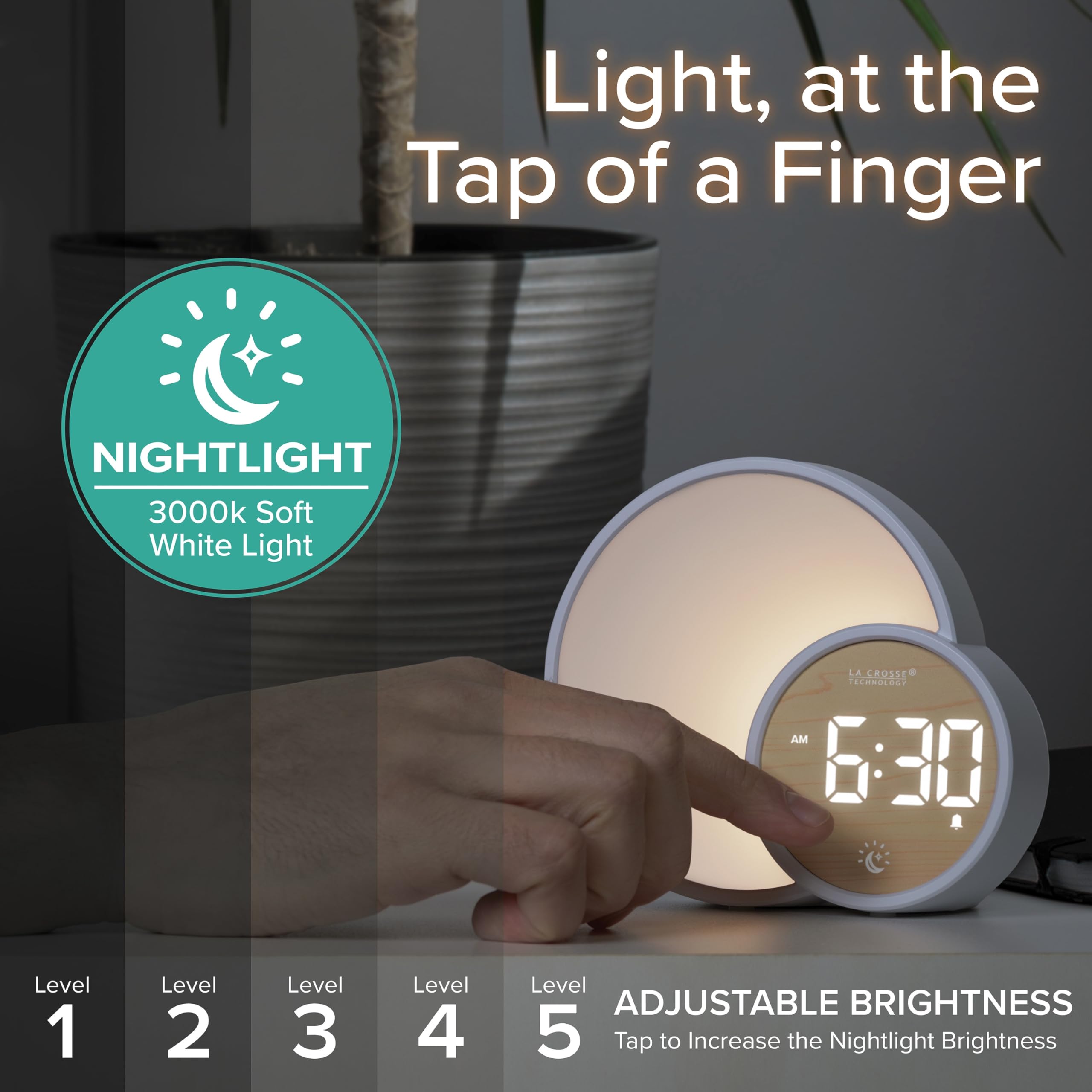 La Crosse Technology 617-1412 L'Eclipse Light Assist - Reloj despertador digital para mesita de noche