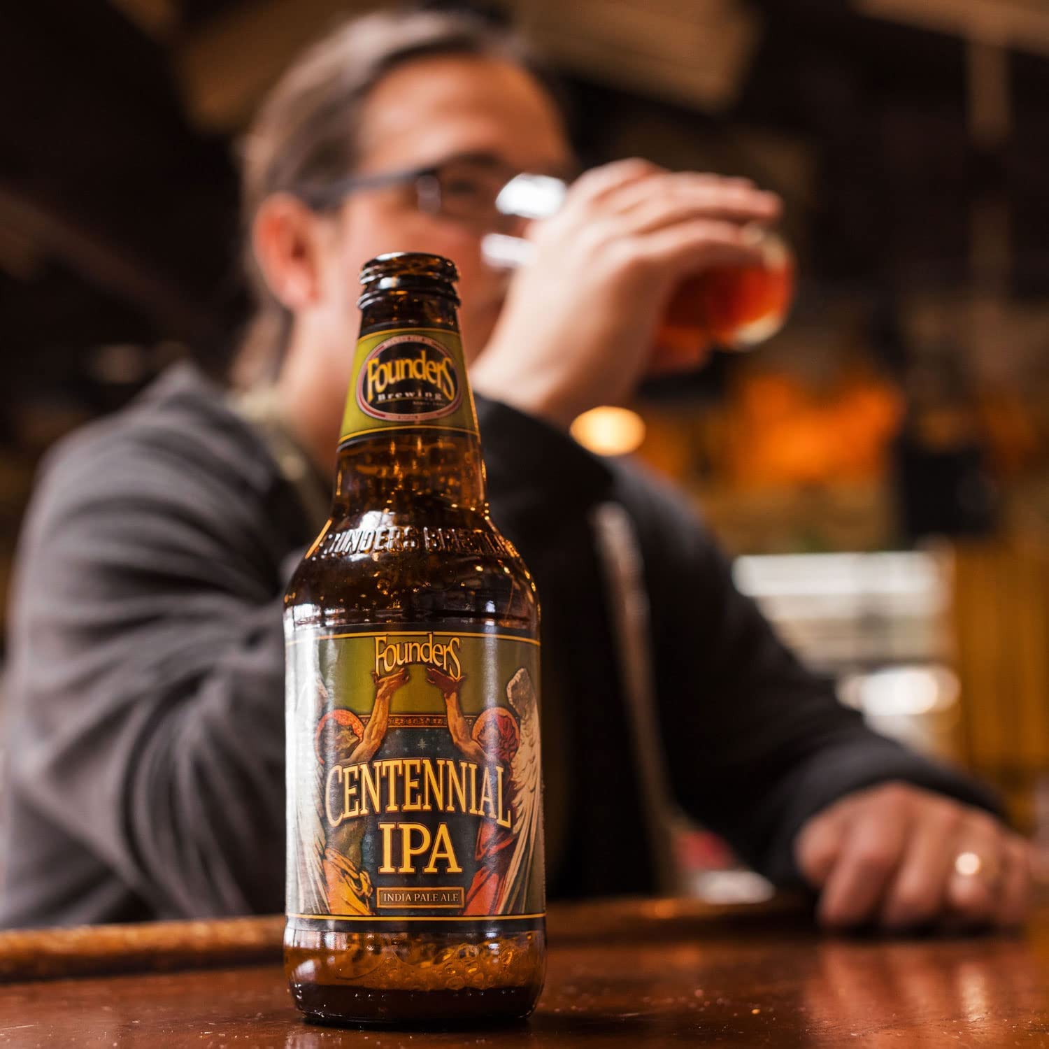 Founders Centennial IPA, Pack 24 Botellas x 33cl, Cerveza Dorada, Aroma Intenso a Limón Con Notable y Persistente Amargor, 7.2% Volumen de Alcohol