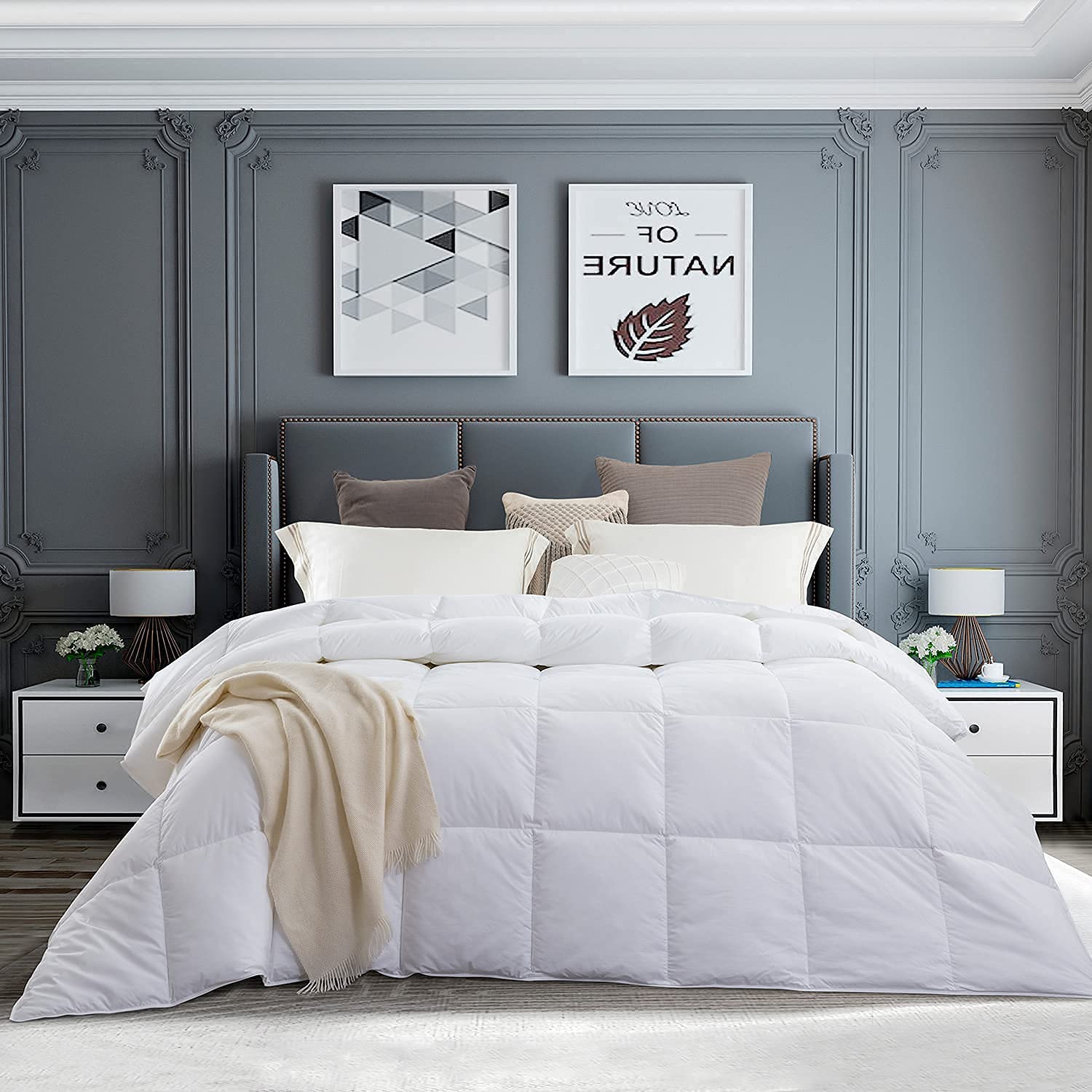 Amazon Brand - Pinzon All-Season Down Alternative Quilted Comforter with Duvet Tabs, White