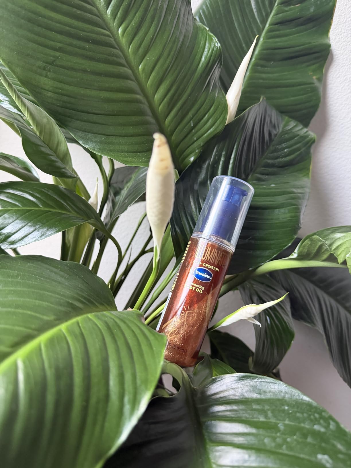 Unilever Vaseline Illuminate Me Shimmering Body Oil Created for Melanin Rich Skin, Illuminates Skin with Finishing Touch of Shimmer for Glowing Skin 3.3 oz