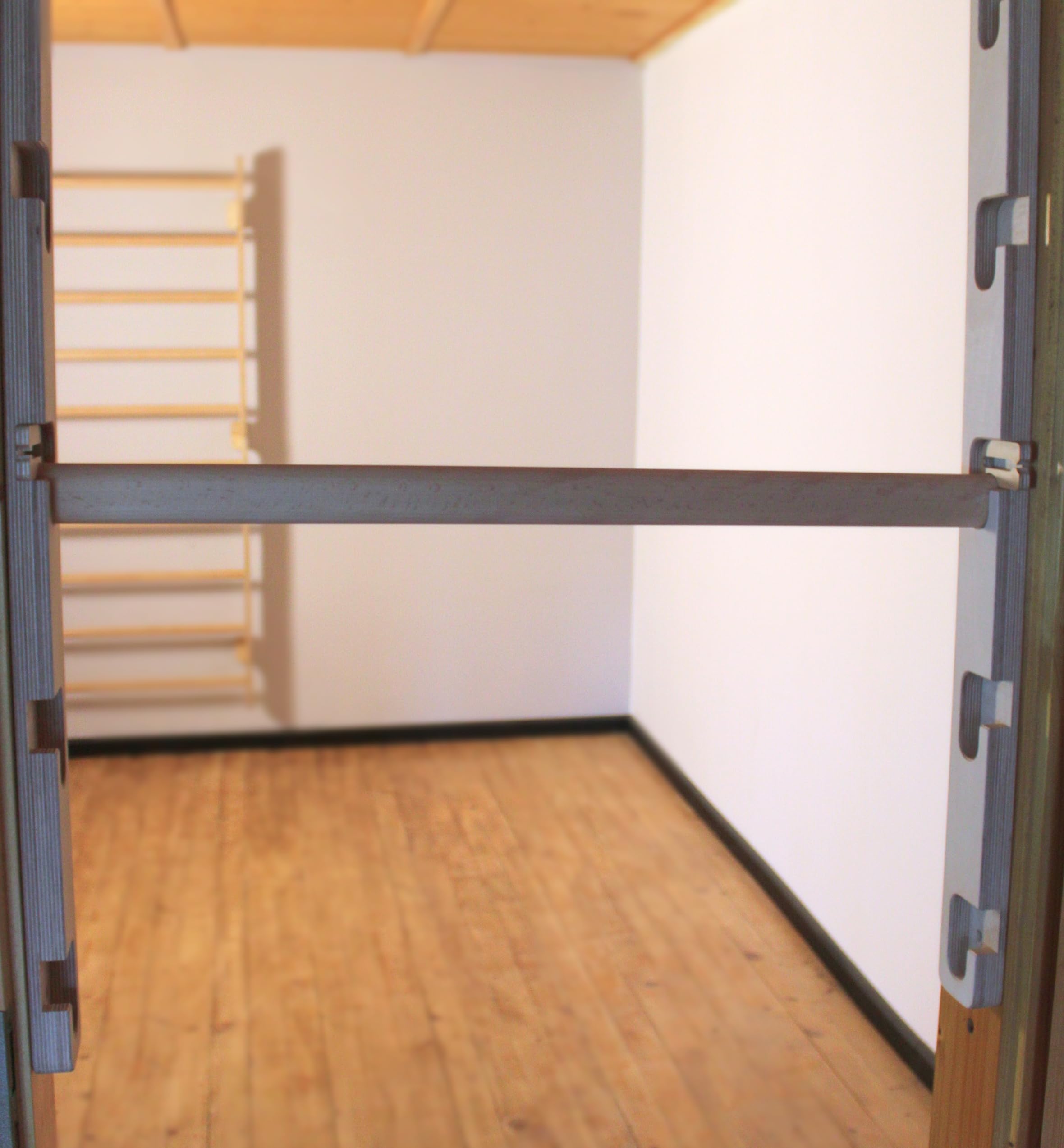BearOnBar - A sturdy, easy-to-install and adjustable wooden pull-up bar with a locking mechanism - 5 height settings - up to 145 cm from the door frame, door width