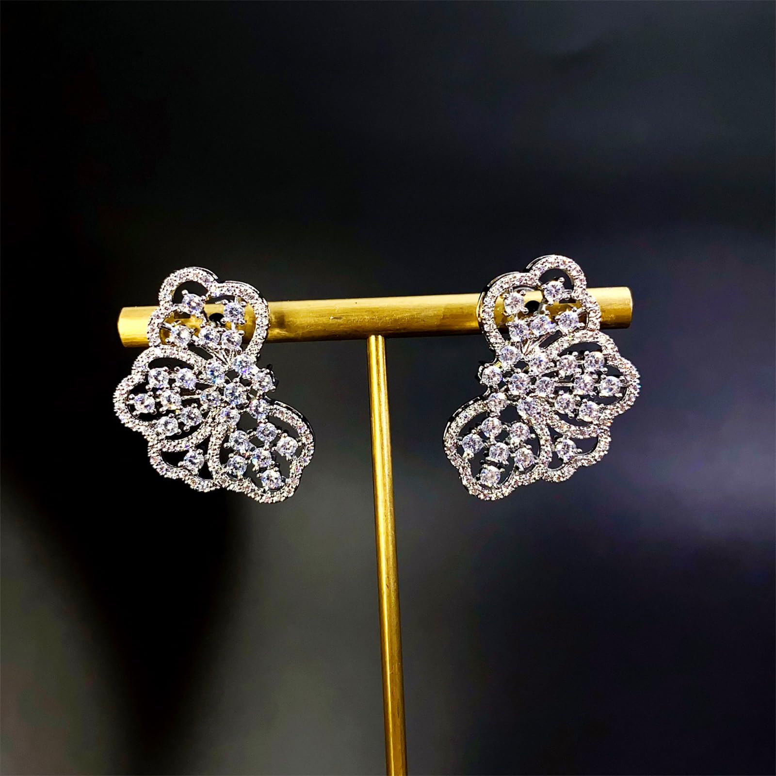 Elegante set di gioielli con eleganti pietre di zirconia, accessorio portatile per decorazioni di matrimoni e occasioni speciali
