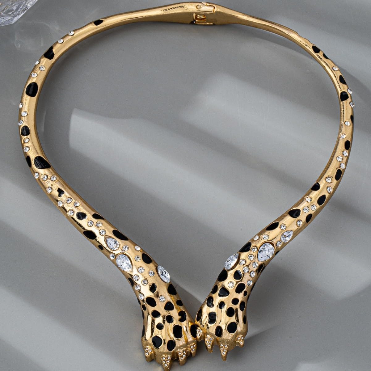 Fashionable Hip-Hop Leopard Claw Design Choker Necklace Luxury Rhinestone Leopard Print Charm Necklace Party and Holiday Gift For Women