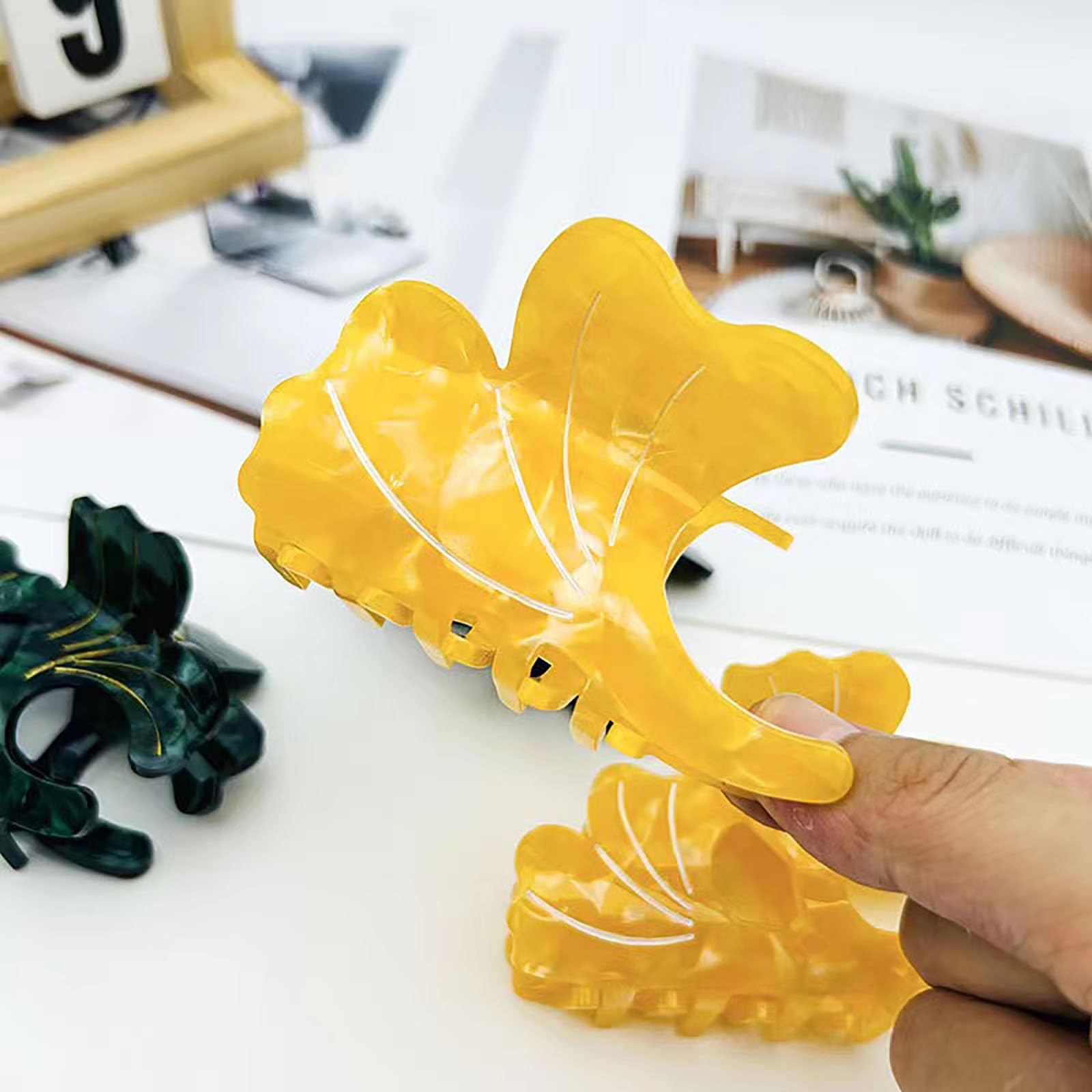 Amazon.com : Ginkgo Biloba Leaf Hair Claw Clips,Ginkgo Leaf  display picture 2