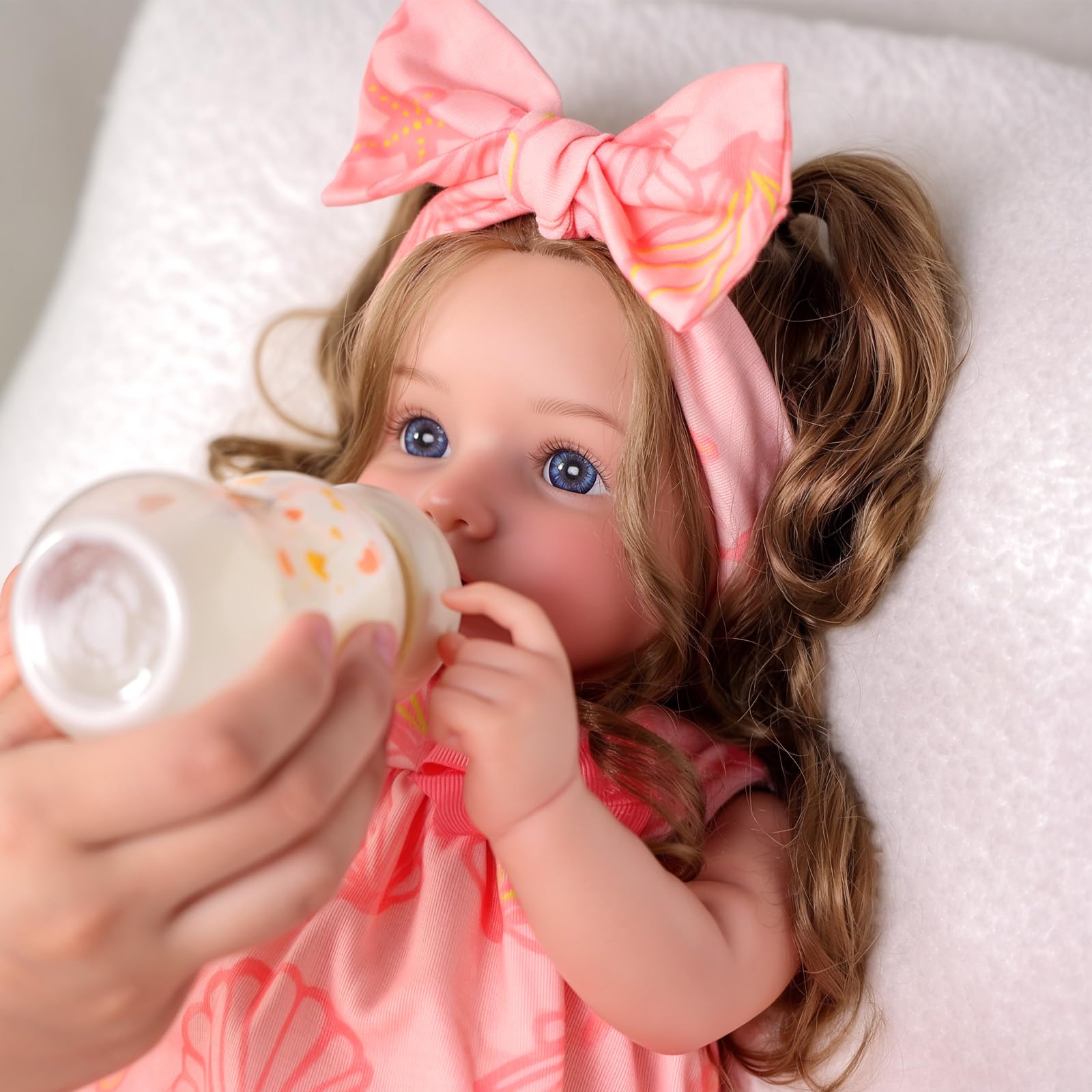 BABESIDE Lebensechte Reborn Babypuppe – 20 Zoll Realistische Reborn Puppe Mädchen mit Langen Lockigen Braunen Haaren, Weichem Stoffkörper, Outfit & Zubehör für Kinder ab 3 Jahren