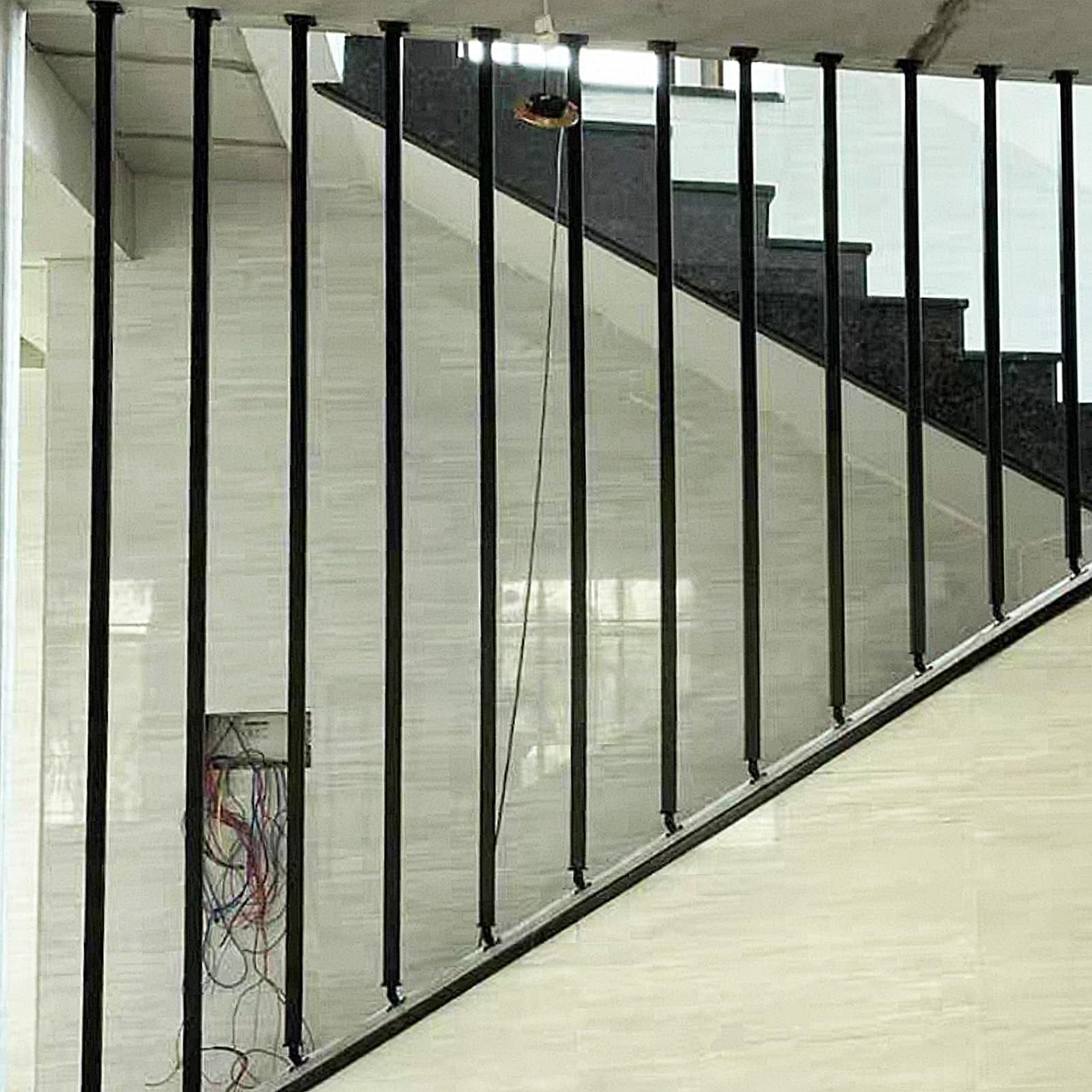 Metalowe elementy do schodów zewnętrznych, zestaw balustrad schodowych 100-160 cm, z zestawem montażowym, uchwytem bezpieczeństwa i słupkiem działowym, stylowy design i bezpieczeństwo (Styl 3, 50 cm)