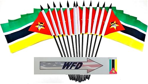 Miniatura 181 de Banderas de escritorio de Nicaragua, paquete de 12 banderas pequeñas de poliéster de 4 x 6 pulgadas en miniatura para mesa de oficina, pequeñas