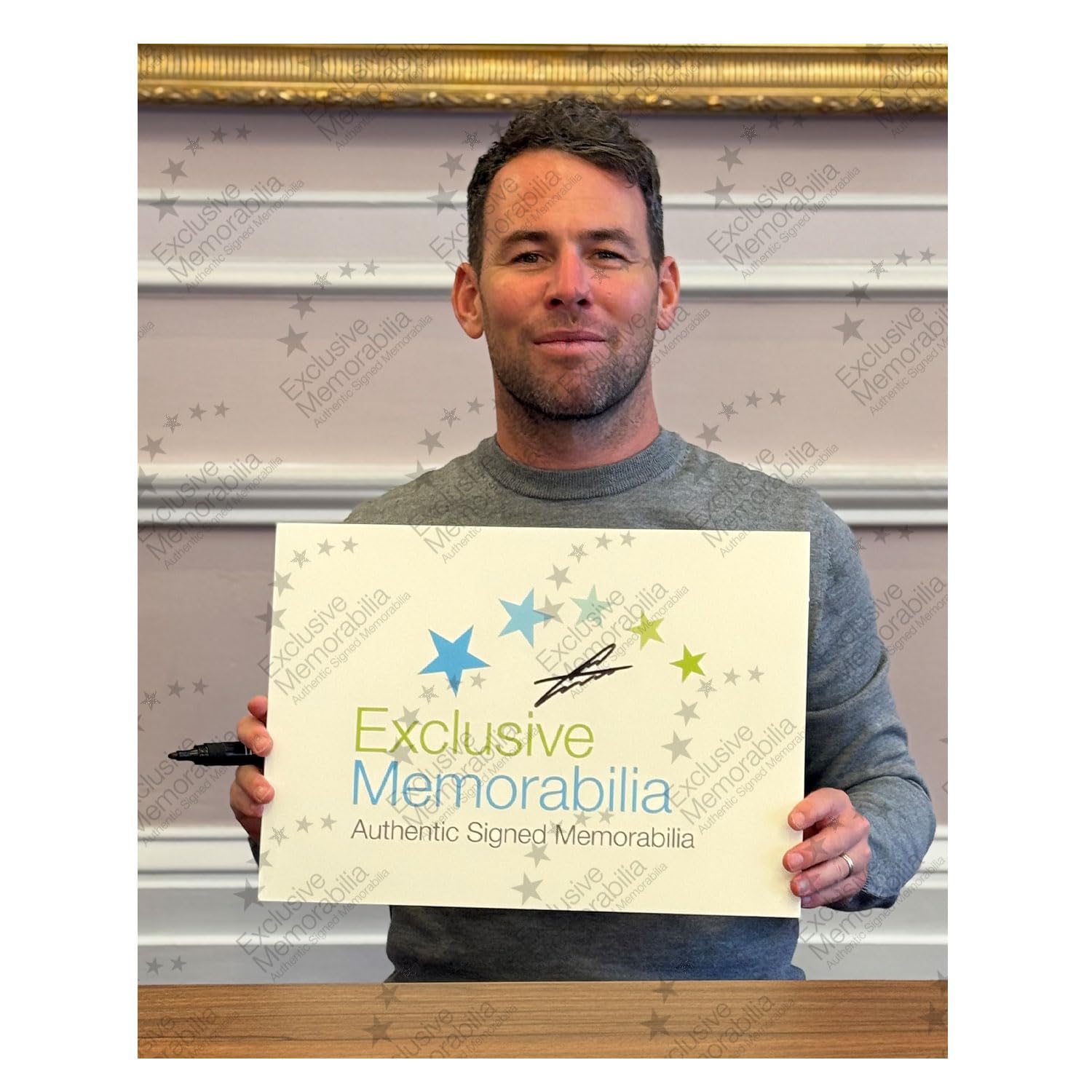 Foto vom 35. Etappensieg, signiert von Mark Cavendish. Gerahmt (Hochformat)