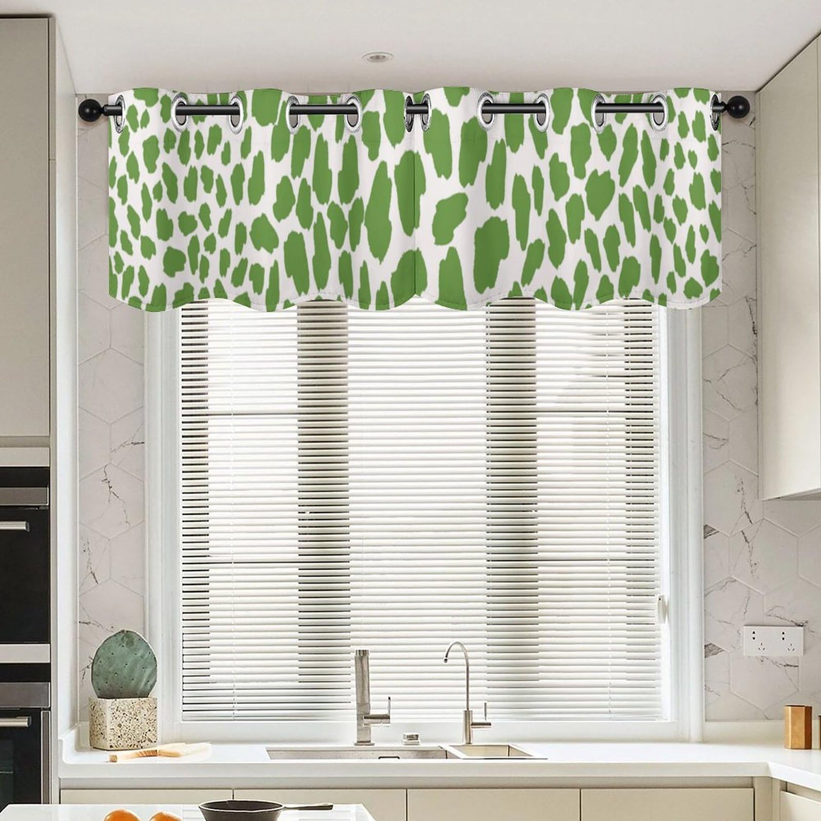 Cortinas cortas estilo leopardo oriental para transformar tu dormitorio