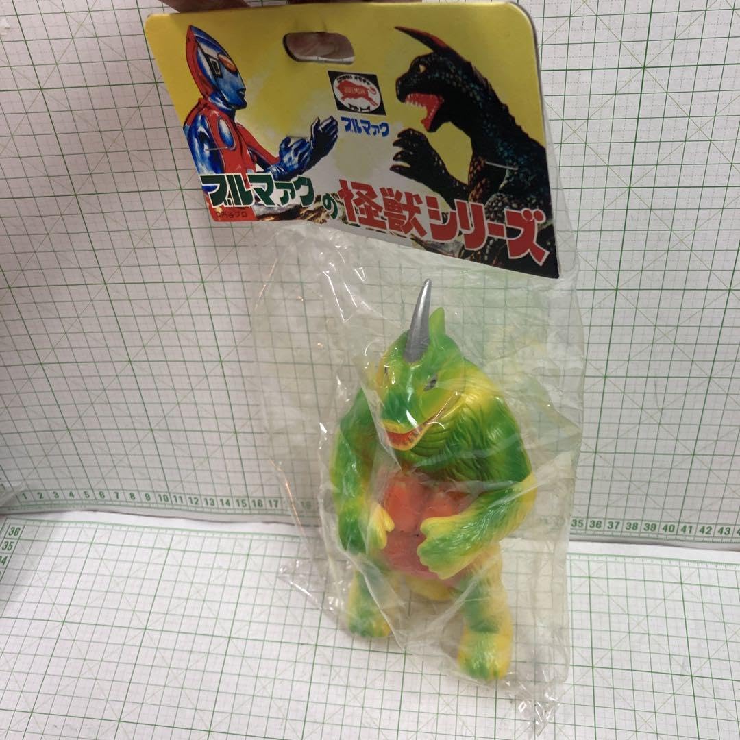 2000年ブルマーク復刻版怪獣シリーズの初期版ウルトラマン怪獣ソフビのスノーゴン 2000年ブルマーク復刻版怪獣シリーズの初期版ウルトラマン怪獣