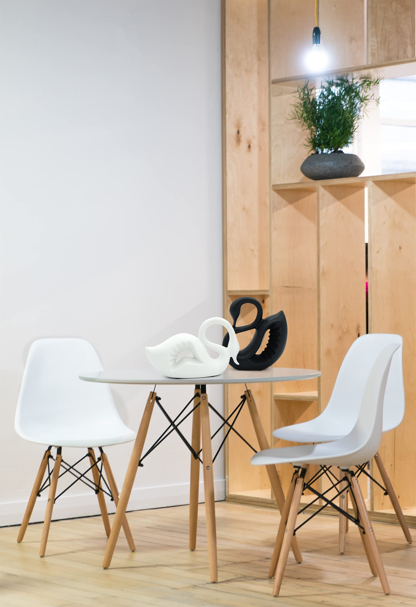FeinKnick Grand Couple de cygnes en céramique Noir et Blanc | Sculpture moderne en couple de 2 cygnes – Design décoration de cygne porte-bonheur et harmonie – decoration figurines animaux