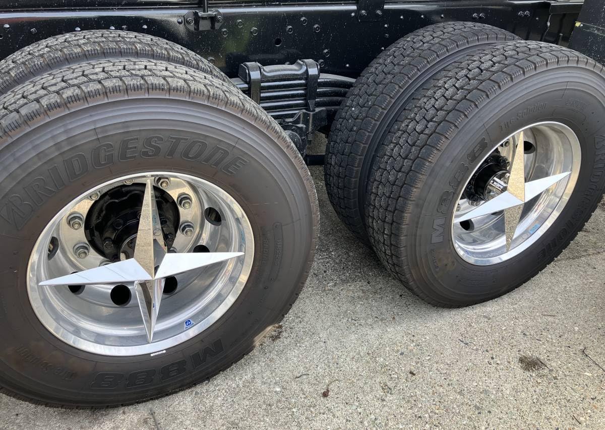 鏡面ステンレス製 大型車用 22.5インチ 十字 ホイールスピンナー 2個