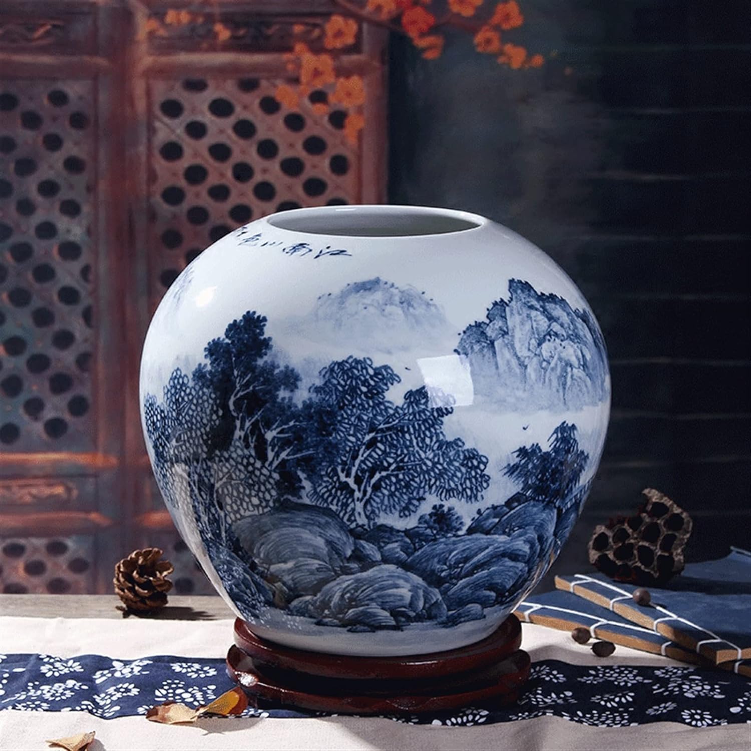 青と白の陶器花瓶 、飾り、インテリア、アンティーク、レトロ、古美術 青と白の中国風陶器花瓶 、飾り、インテリア、アンティーク