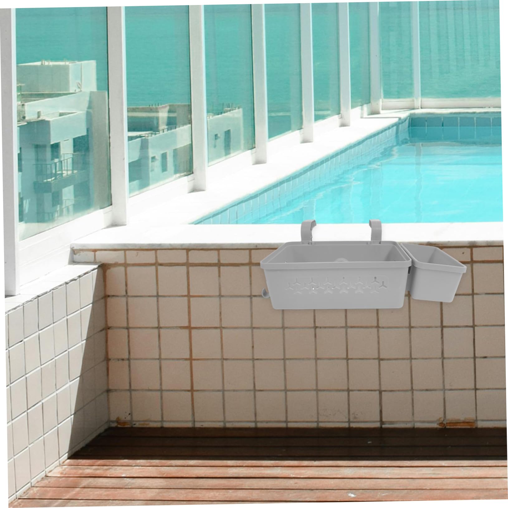 Cesto Portasciugamani Sospeso per Bordo Piscina, Capienza Ampia | Pp, Interno ed Esterno, Design Moderno e Linee Pulite, Soluzione Portatile per Organizzazione Sospesa