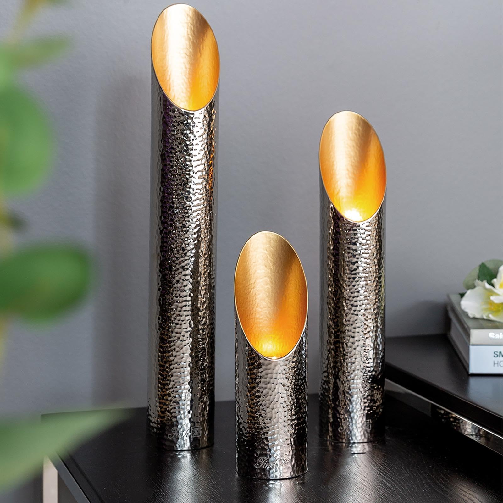 Fink gehämmerter Design-Teelichthalter 30 cm silberner Aluminium Kerzenhalter