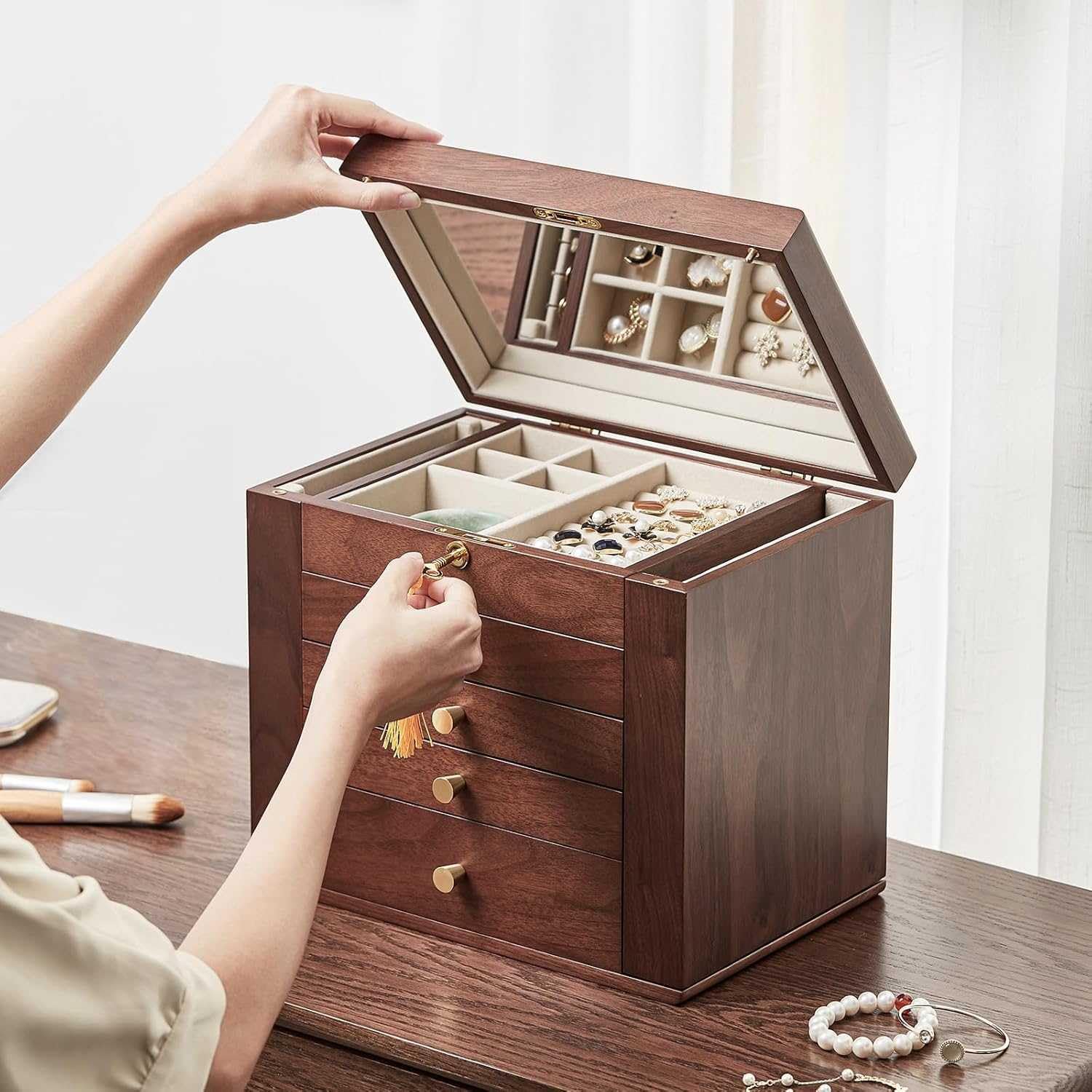 Drewniane pudełko na biżuterię z zamkiem dla kobiet, organizer w stylu vintage z lustrem, przechowywanie naszyjników, pierścionków i biżuterii, bezpieczny i elegancki design