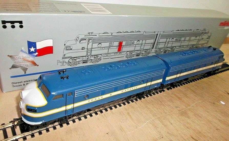 Amazon.com: Marklin HO USA Texas & Pacific (6 Boxes) Train