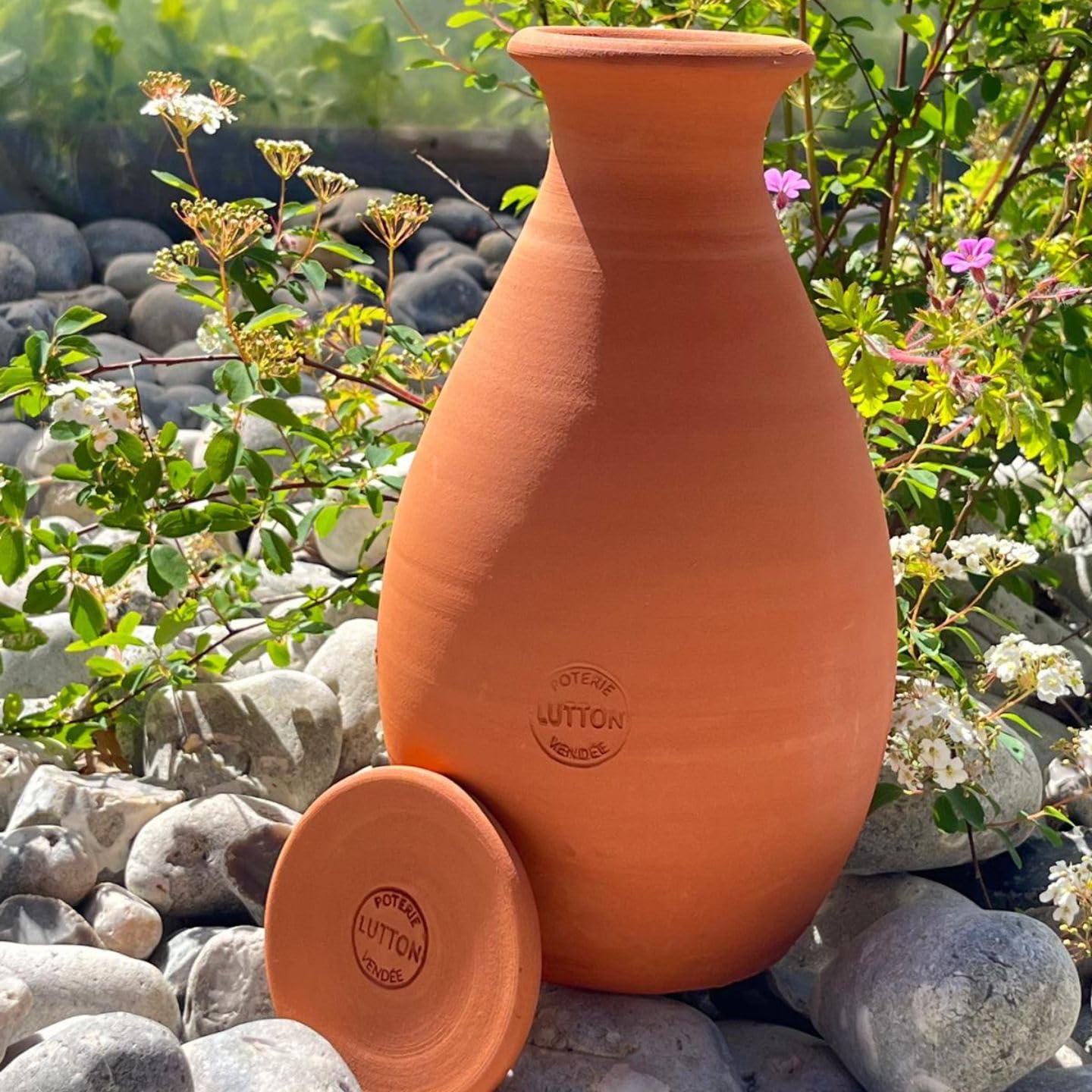 Ollas Lutton Olla Potager 4L – Arrosage Autonome Jardin – Système Écologique en Terre Cuite – Made in France – Jusqu’à 8 Jours d’Irrigation – Idéal pour Tomates, Salades et Aromates – avec Couvercle