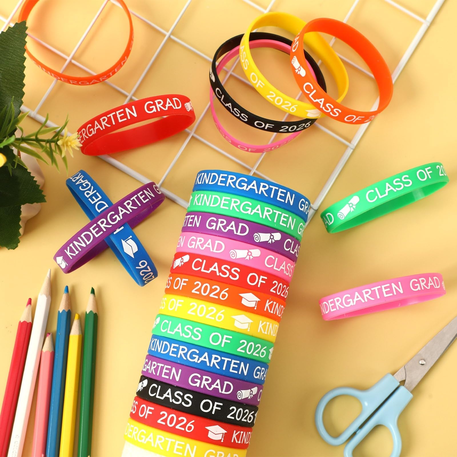 JUNEBRUSHS 24Pcs Kindergarten Preschool Silicone Rubber Wristbands Bracelets for Class of Graduation Kindergarten Preschool Party Favors Accessories (8 Designs)