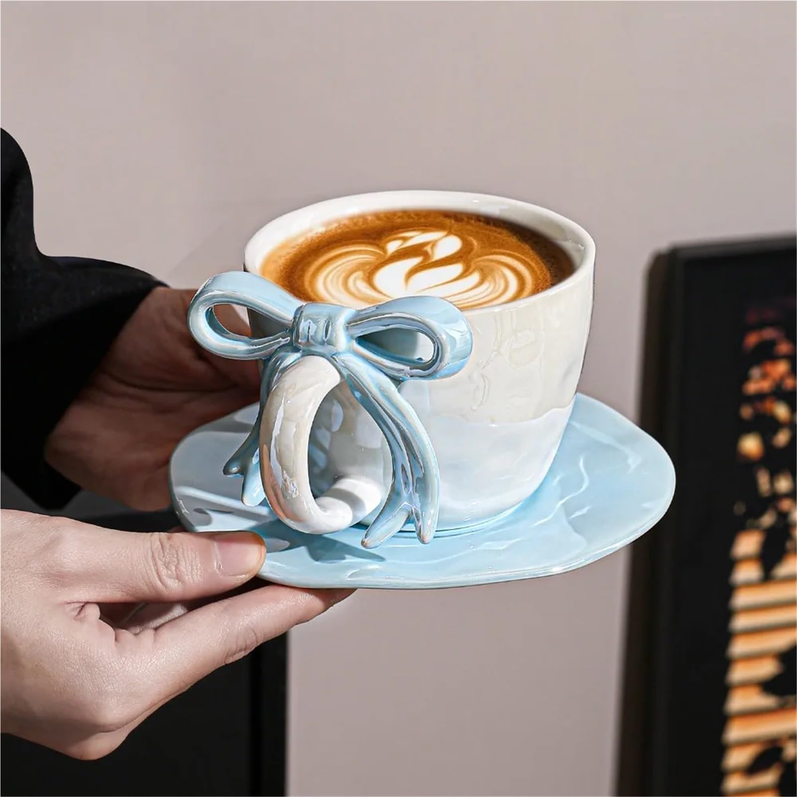 Tassen, Becher und Untertassen, Keramik-Kaffeeset, 380-ml-Bogengriffdesign mit Untertasse, Latte-Art-Tasse, elegantes Tee- und Kaffeeset für Damen(Red)