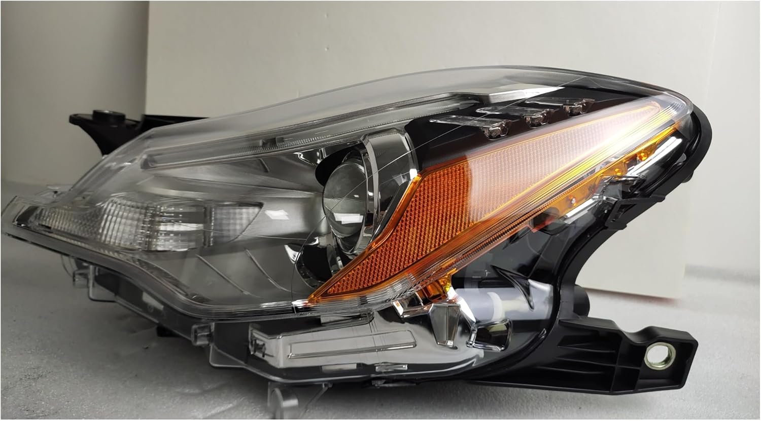 Car Accessories Xenon Lamp 2016 Compatible With Maserati Quattroporte Headlight Vehiche Headlamp Assembly Auto Lighting Systems(Right with module)