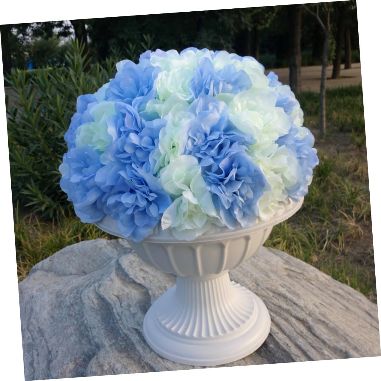 2pcs Vintage Roman Flower Pot Planters Plastic Urns for Wedding Party Decoration and Front Porch Retro Plant Containers White Embossed Design