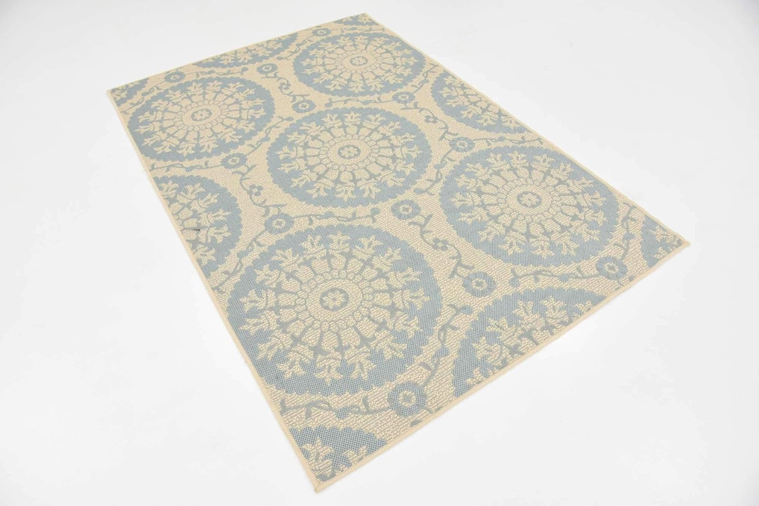 Unique Loom Outdoor Botanical Collection Area Rug - Medallion (4' 1" x 6' 1" Rectangle, Aqua/ Beige)
