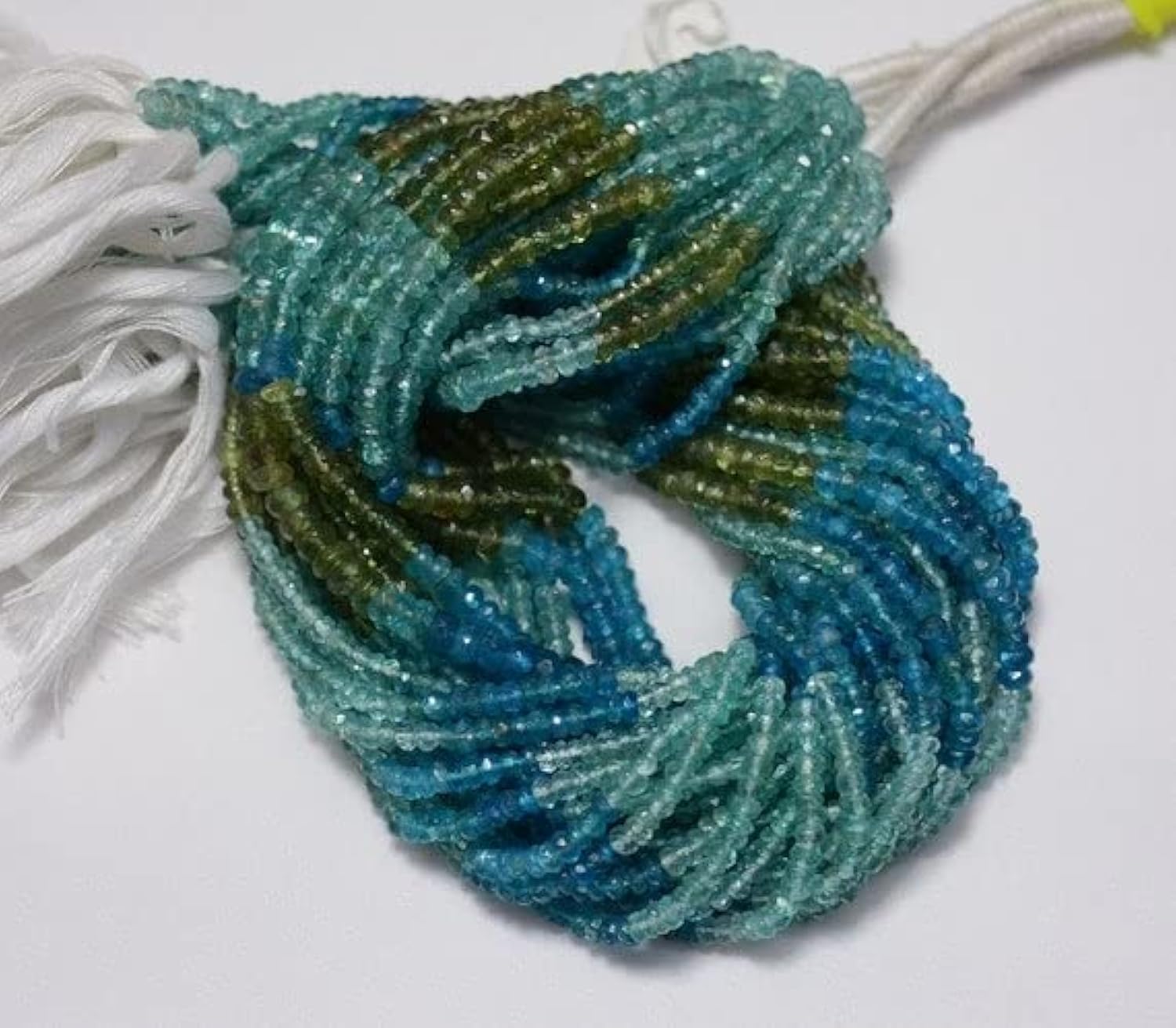 Perles d'apatite bleue pour fabriquer des bijoux bohèmes chics d'été fait main