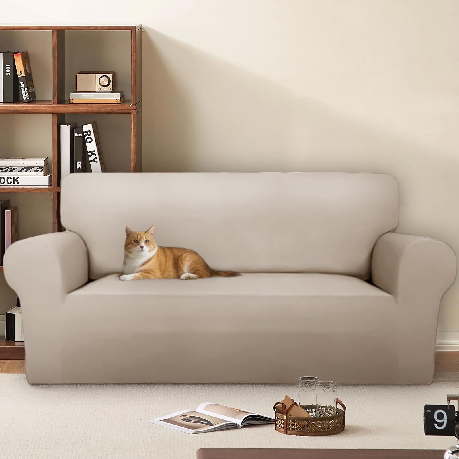 Cotopuro Funda de Sofá 3 Plazas (180-260cm) Elástico, Funda Sofá de Terciopelo Ajustables Antiarañazos para Gatos, Protector Sofa Universal, Súper Suave y Cómoda - Camello