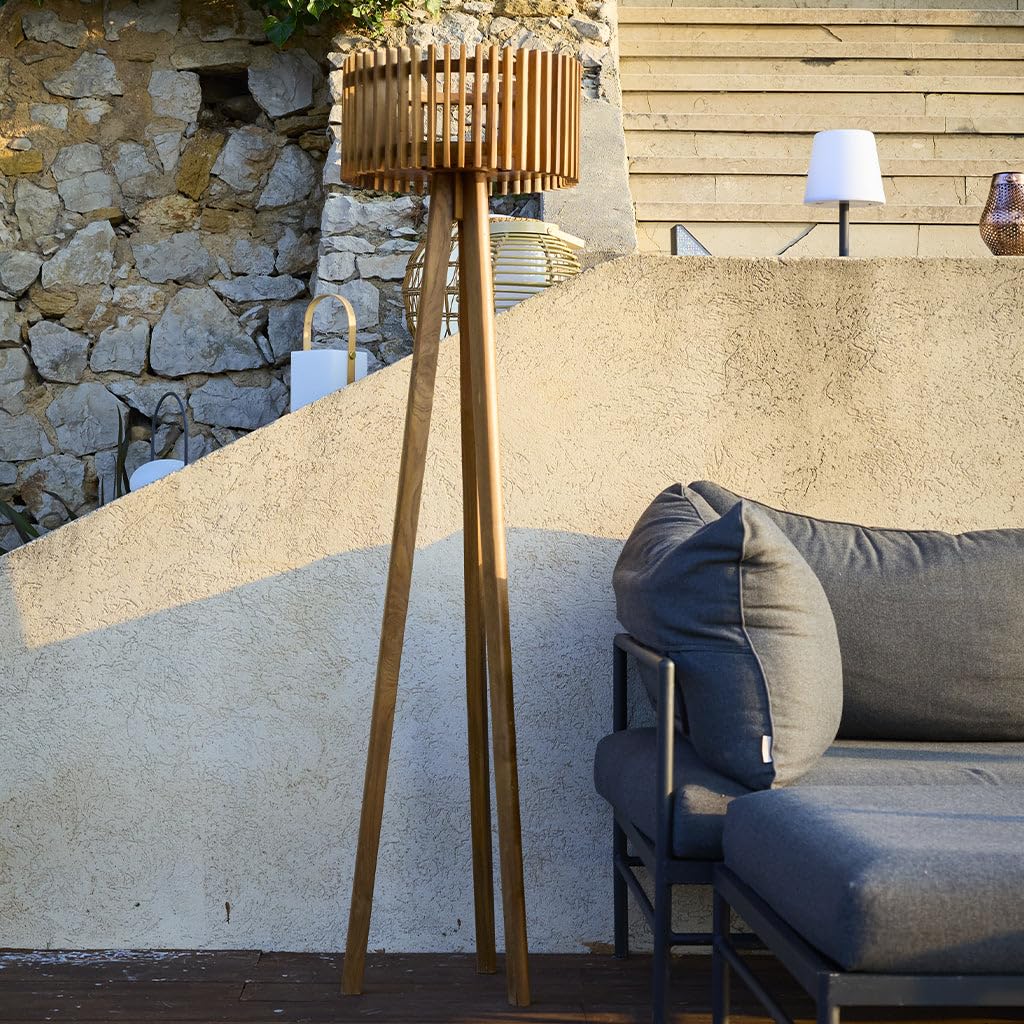 Lumisky - Lámpara de pie solar exterior para trípode EDEN TALL SOLAR de madera teca con módulo LED blanco cálido y mando a distancia H158cm