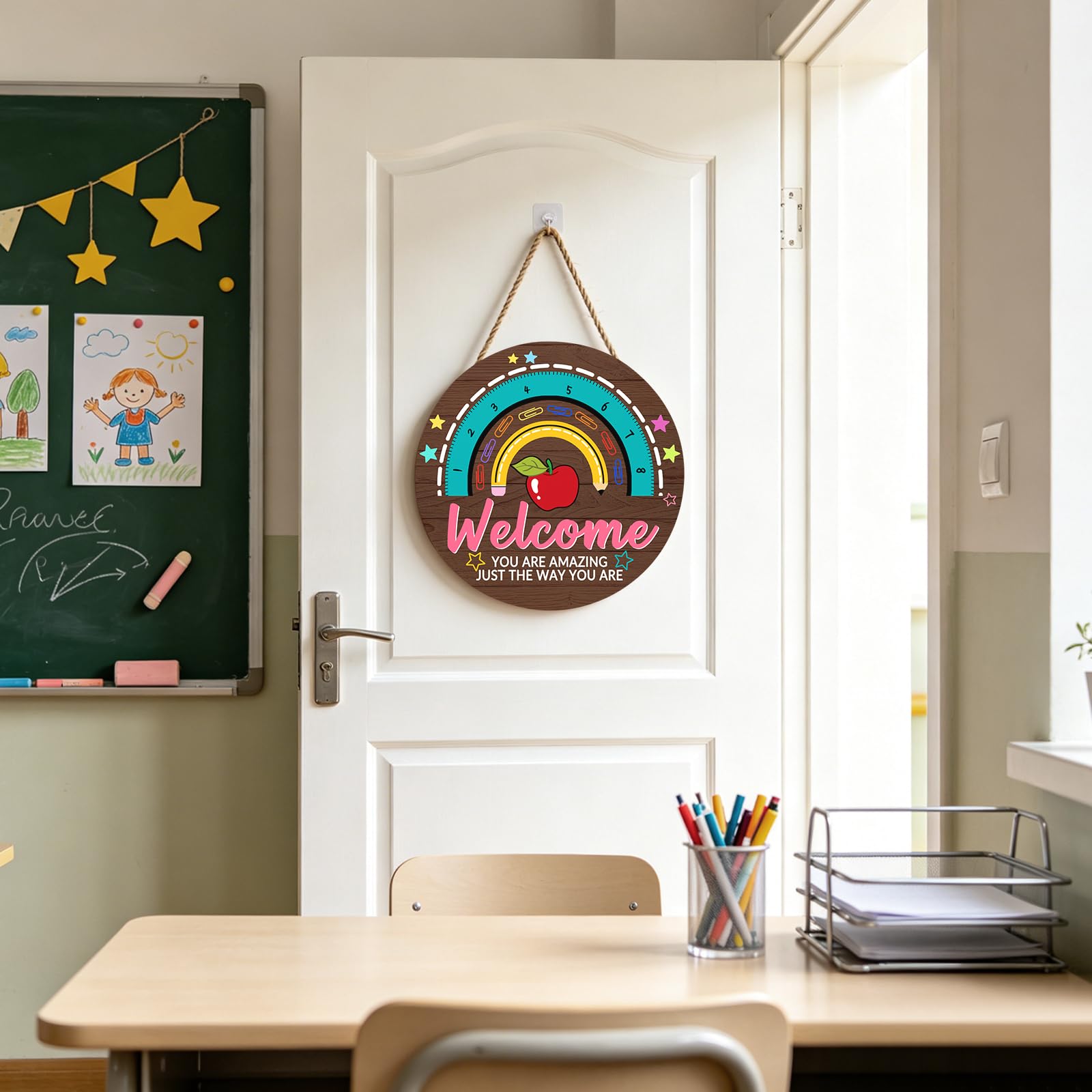 Letrero de puerta de profesor para aula, letrero de bienvenida de 30,5 x 30,5 cm, letrero de bienvenida para aula, corona de profesor, placa colgante de arco iris, cartel de bienvenida para la