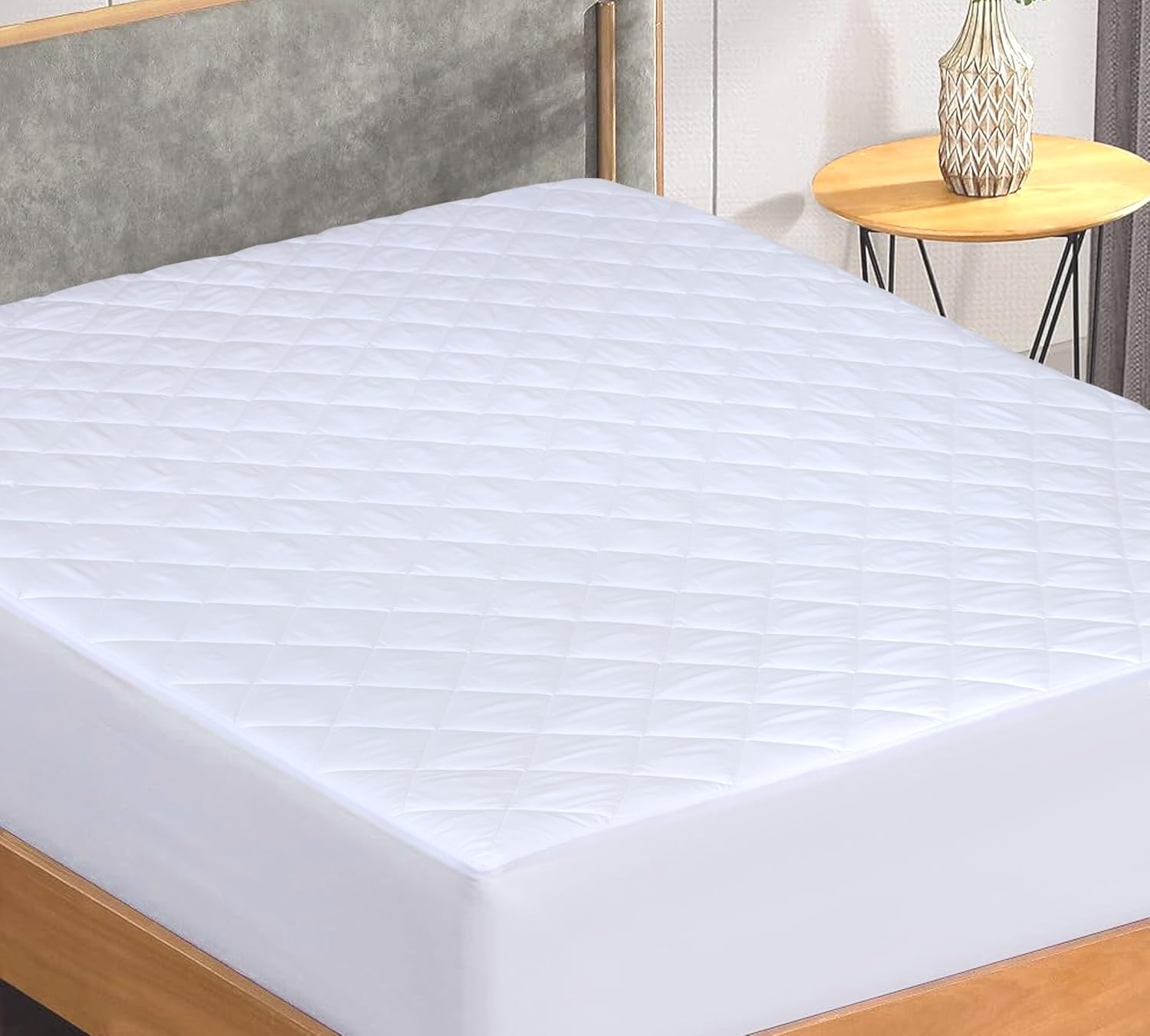 Queen Size Quilted Fitted Mattress Pad, Elastic Fitted Mattress Topper Protector and Cover with Deep Pocket Stretches up to 18 Inches, Soft & Machine Washable