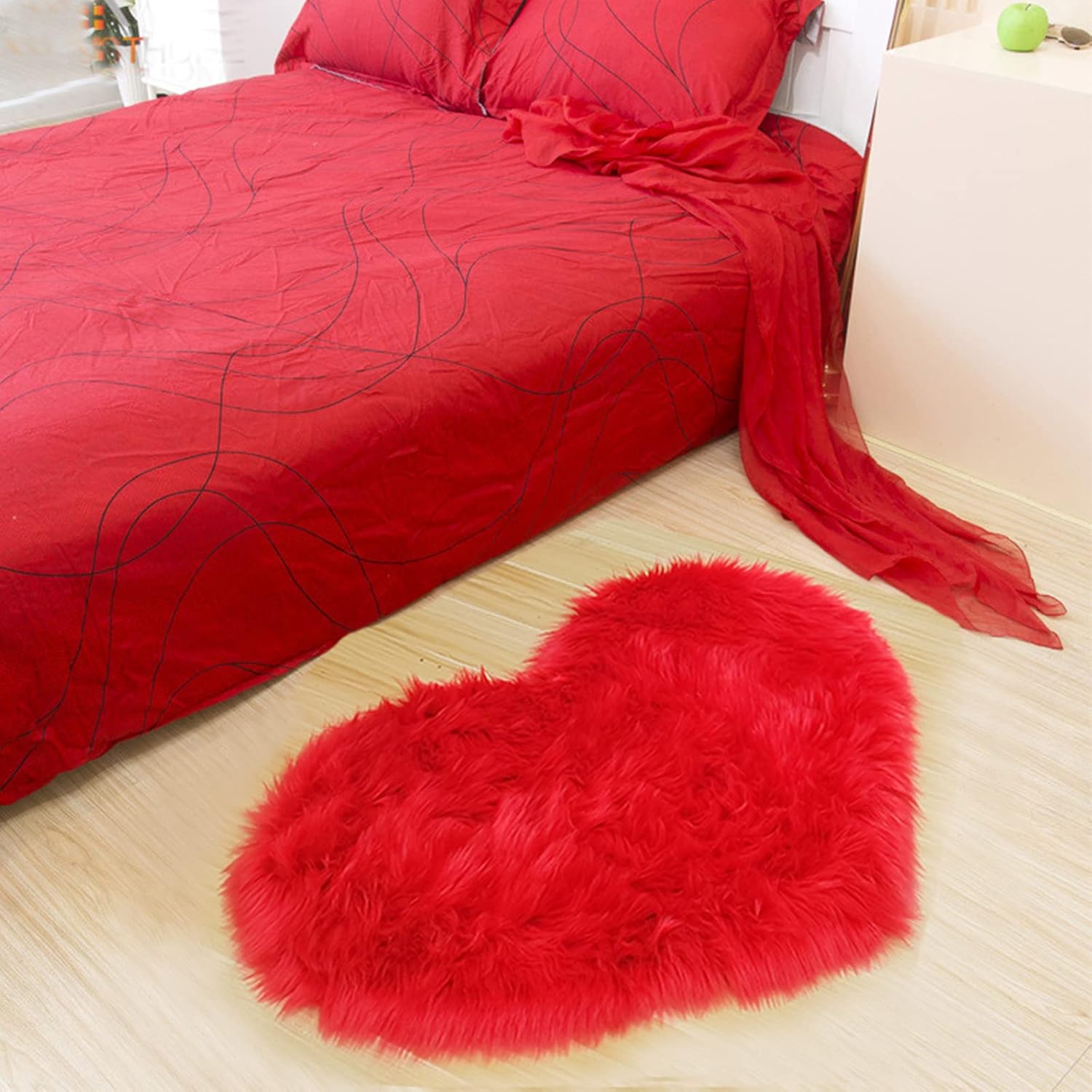 YRXRUS Valentines Heart Rug, Red Heart Shaped Rug, Fluffy Faux Fur Rugs, Shag Mats for Bedroom Living Room, Love Coquette Room Decor 2x3 Ft