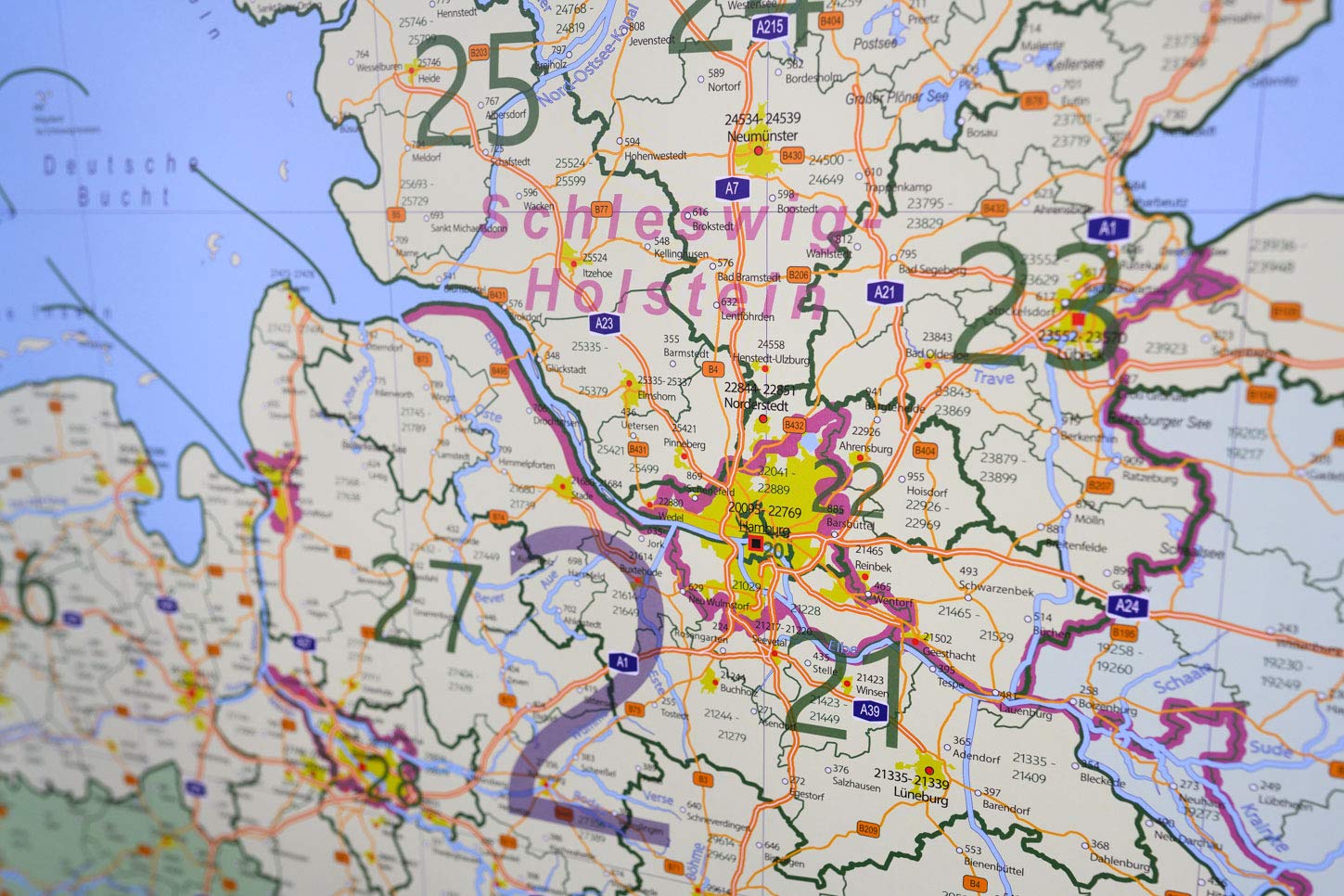 XL Postleitzahlenkarte Deutschland mit Metallleisten und Laminierung (beschreibbar), 100 x 140 cm, mit Bundesländer, reißfest, inkl. Online-PLZ-Karte