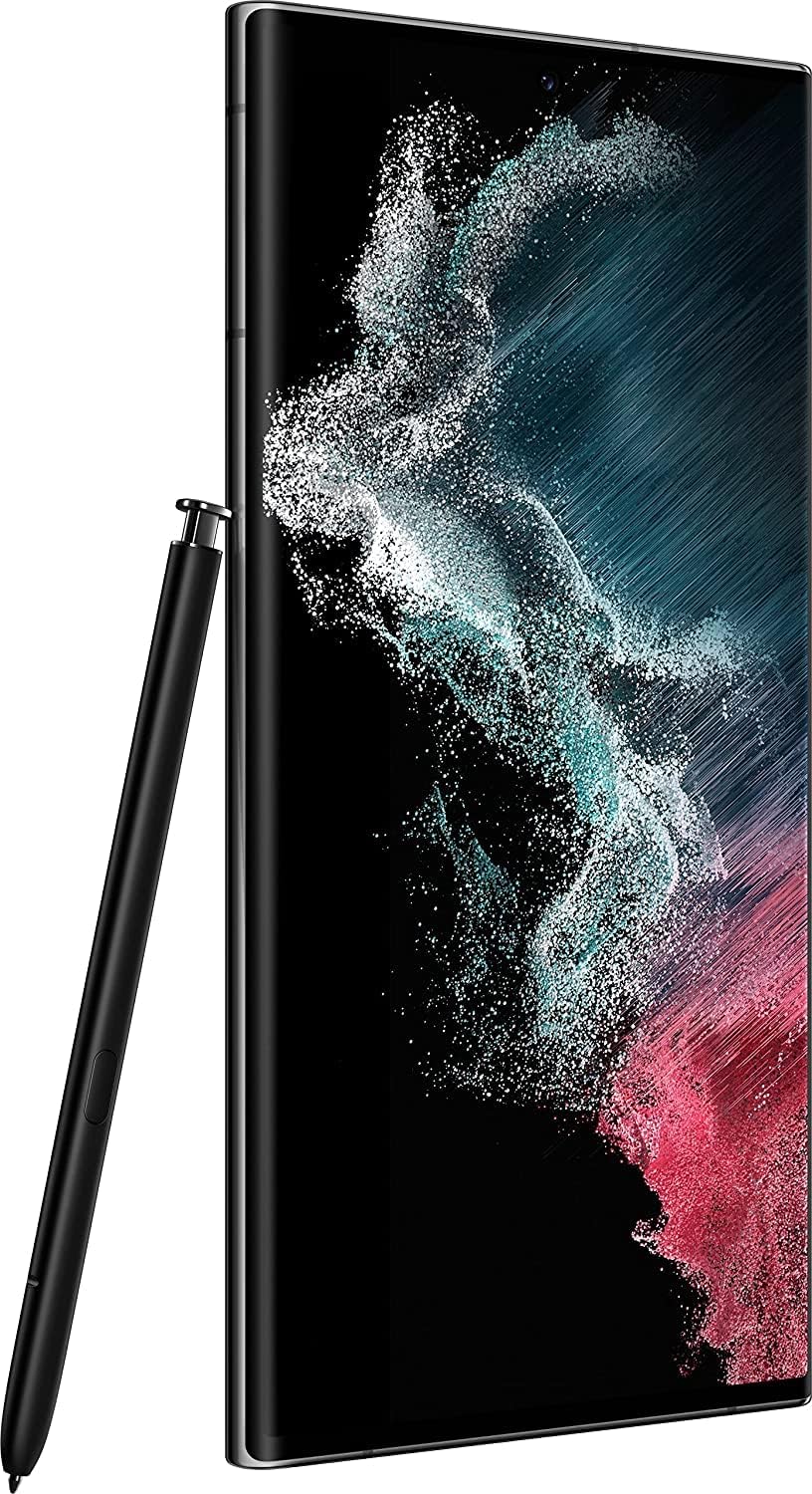 Cận cảnh view of the Samsung Galaxy S22 Ultra 5G's rear camera module, highlighting the multiple lenses.