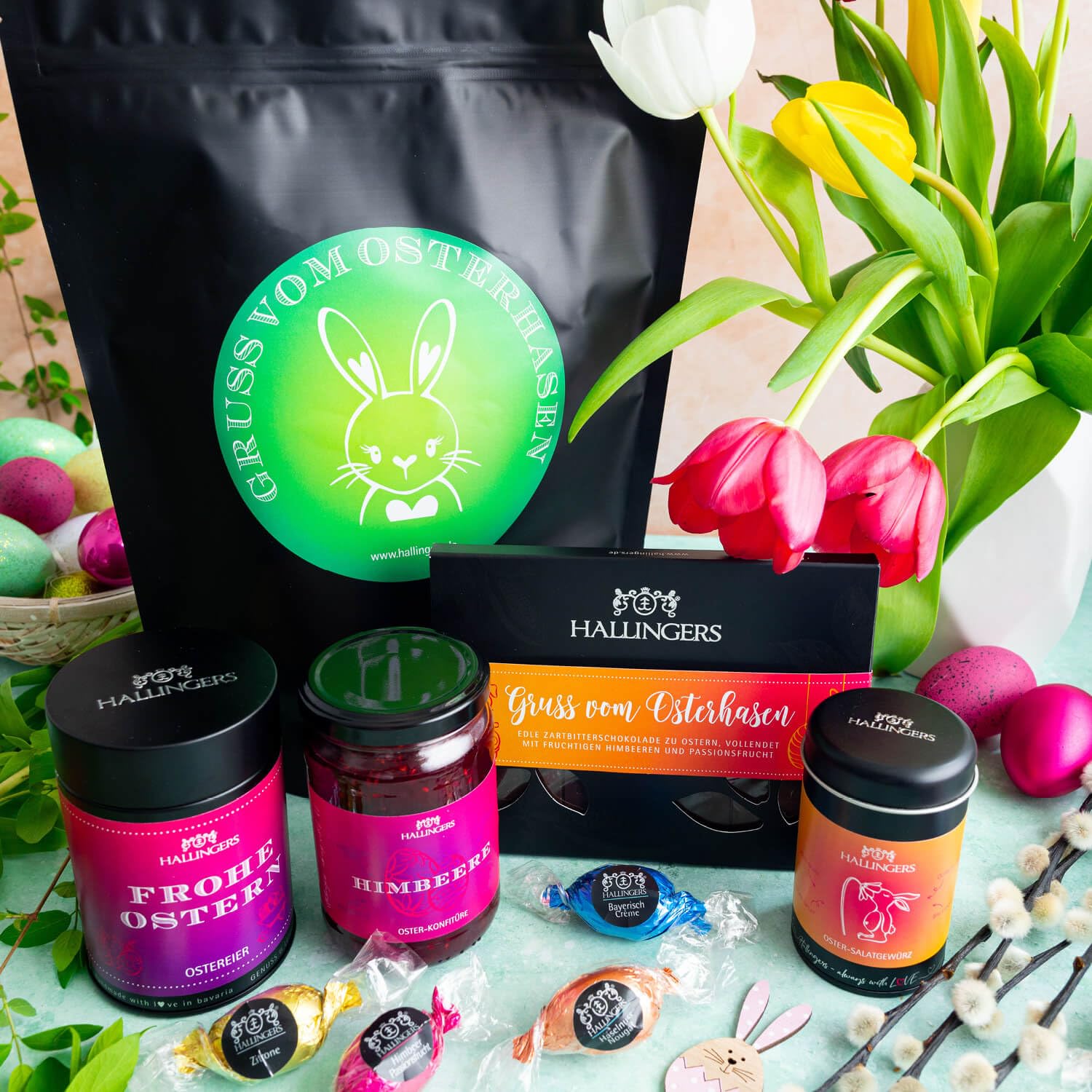 Hallingers Genuss Manufaktur Feinkost Oster-Geschenk-Set - XXL-Wundertüte "Gruß vom Osterh..." großes Osternest Pralinen-Ostereier, Ostertafel, Konfitüre & Gewürz, Ostern Körbchen für Frauen Männer