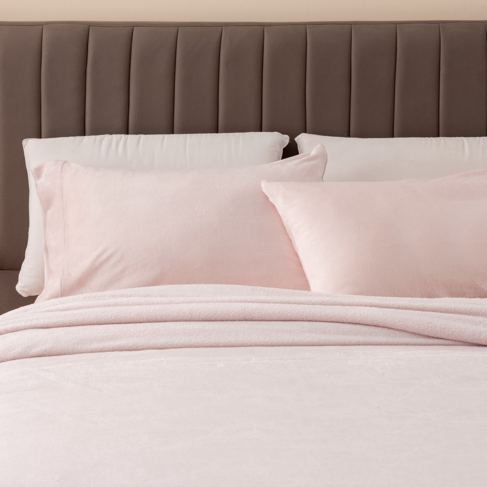 Great Bay Home Extra Soft Velvet Plush Queen Micro Fleece Sheet Set | Deluxe Microplush Non Pilling Sheets, Deep Pocket | Lavish Sherpa Velvet Luxe Collection (Queen, Blush Pink)