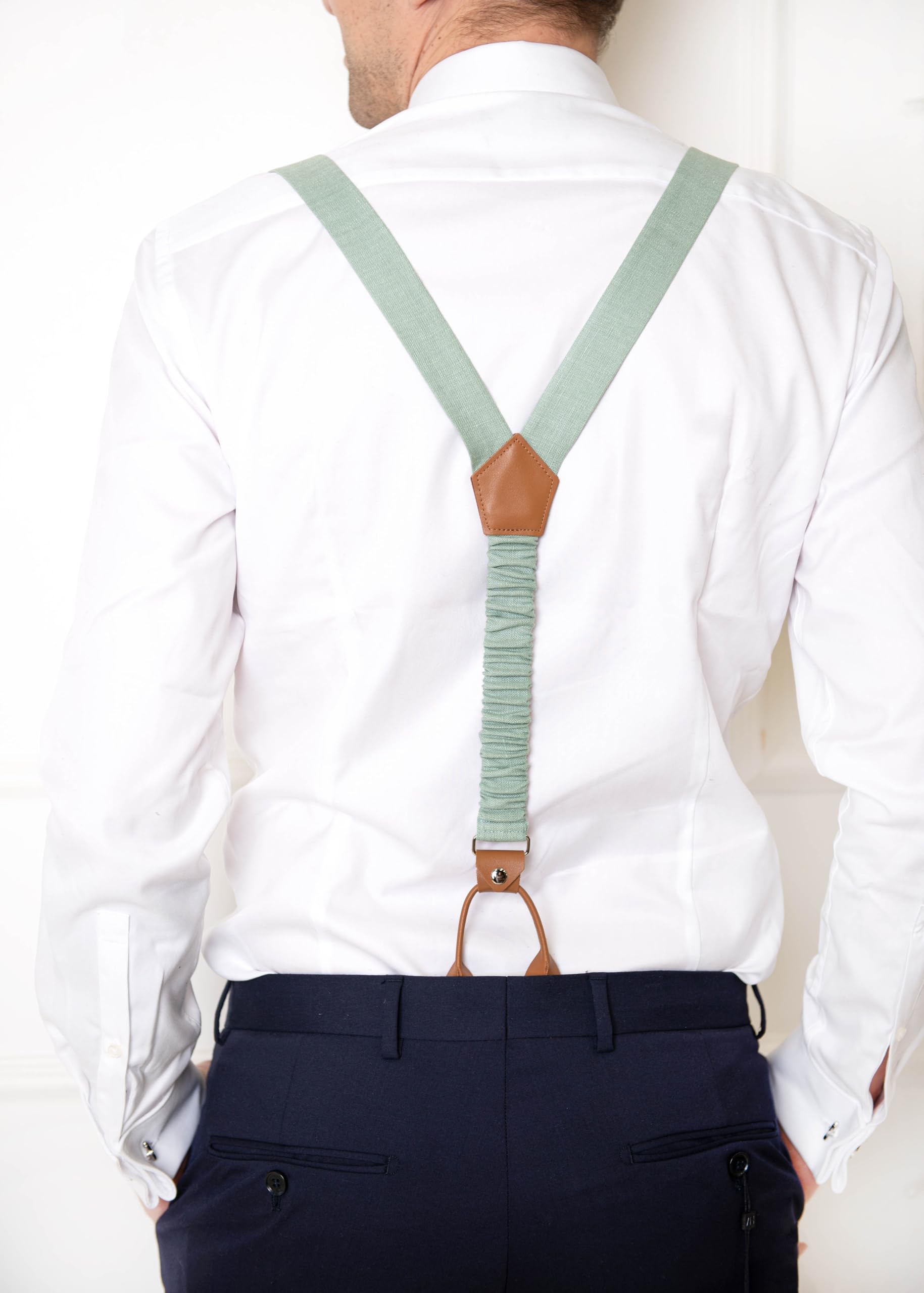 Leinen Accessoires: Fliege mit Leder, Hosenträger mit Leder, Einstecktuch, Manschettenknöpfe für Herren