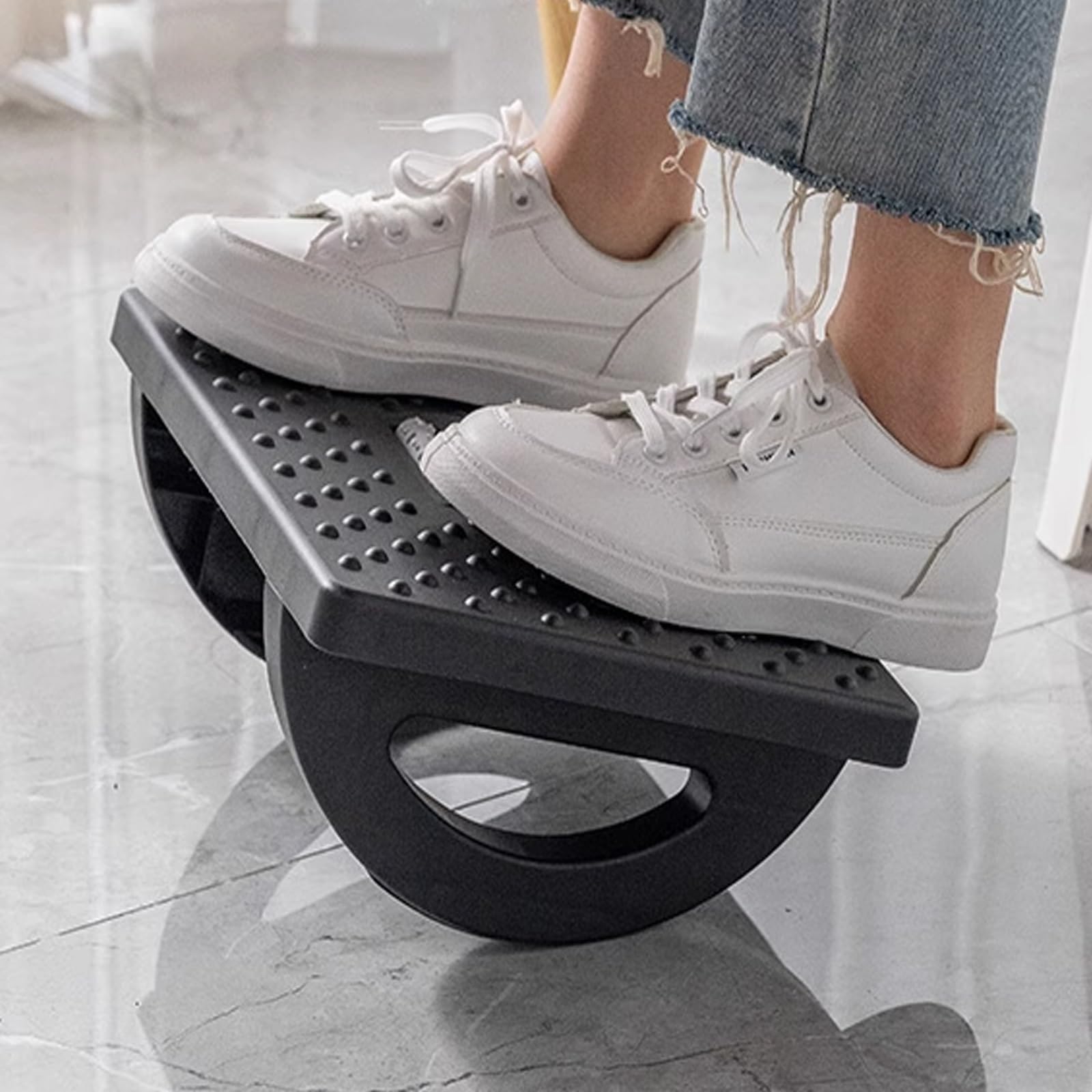 One Step Stool ，Sturdy，Sturdy Step Stool，Strong Load-Bearing Capacity, Roller Massage, Non-Slip Foot Pad, Suitable for Multiple Scenarios(Black)