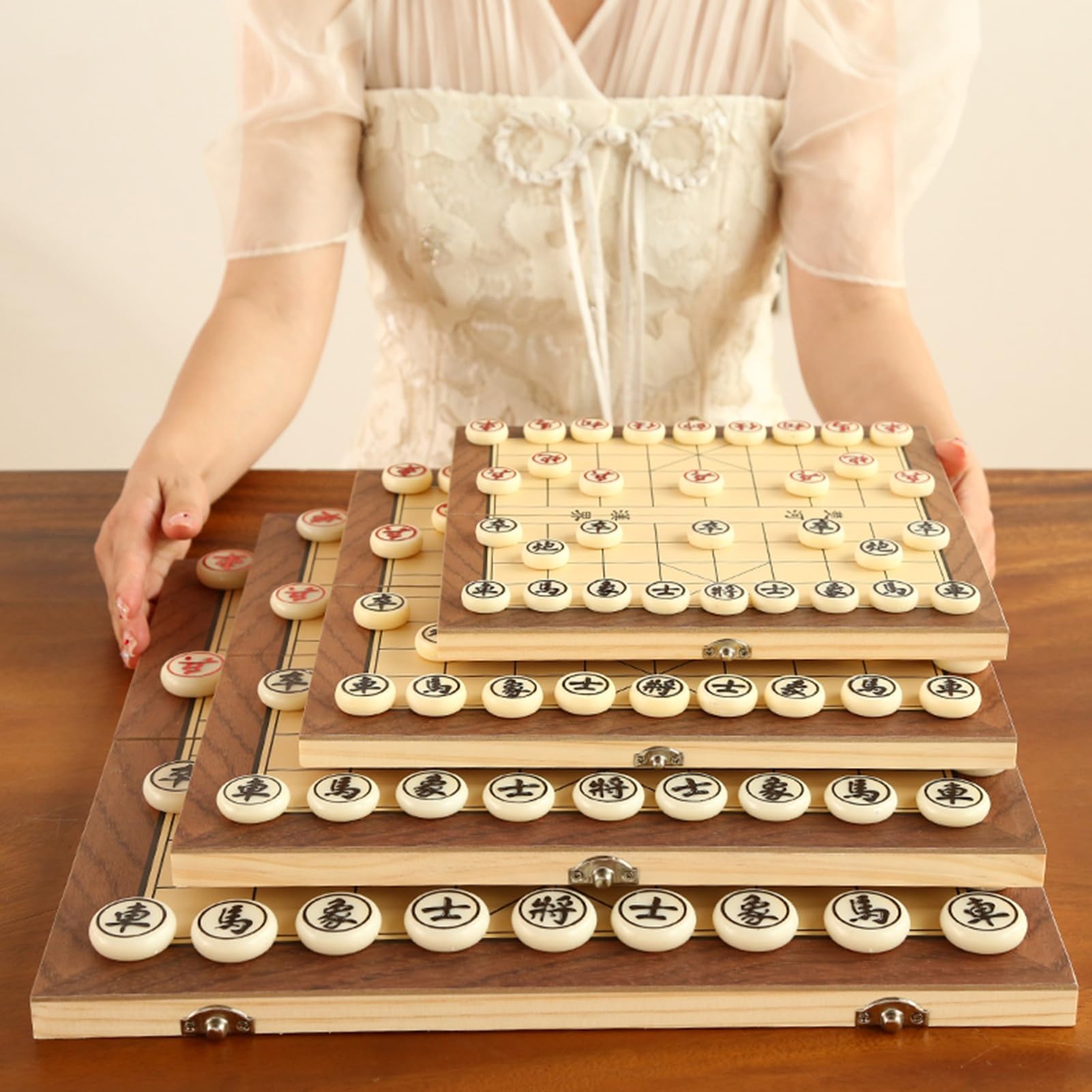 Chinesisches Schach Xiangqi, magnetische Spielsteine, Reisebrettspielset mit faltbarem Schachbrett, traditionelle pädagogische Strategiespiele(15.3 x 15.3in)